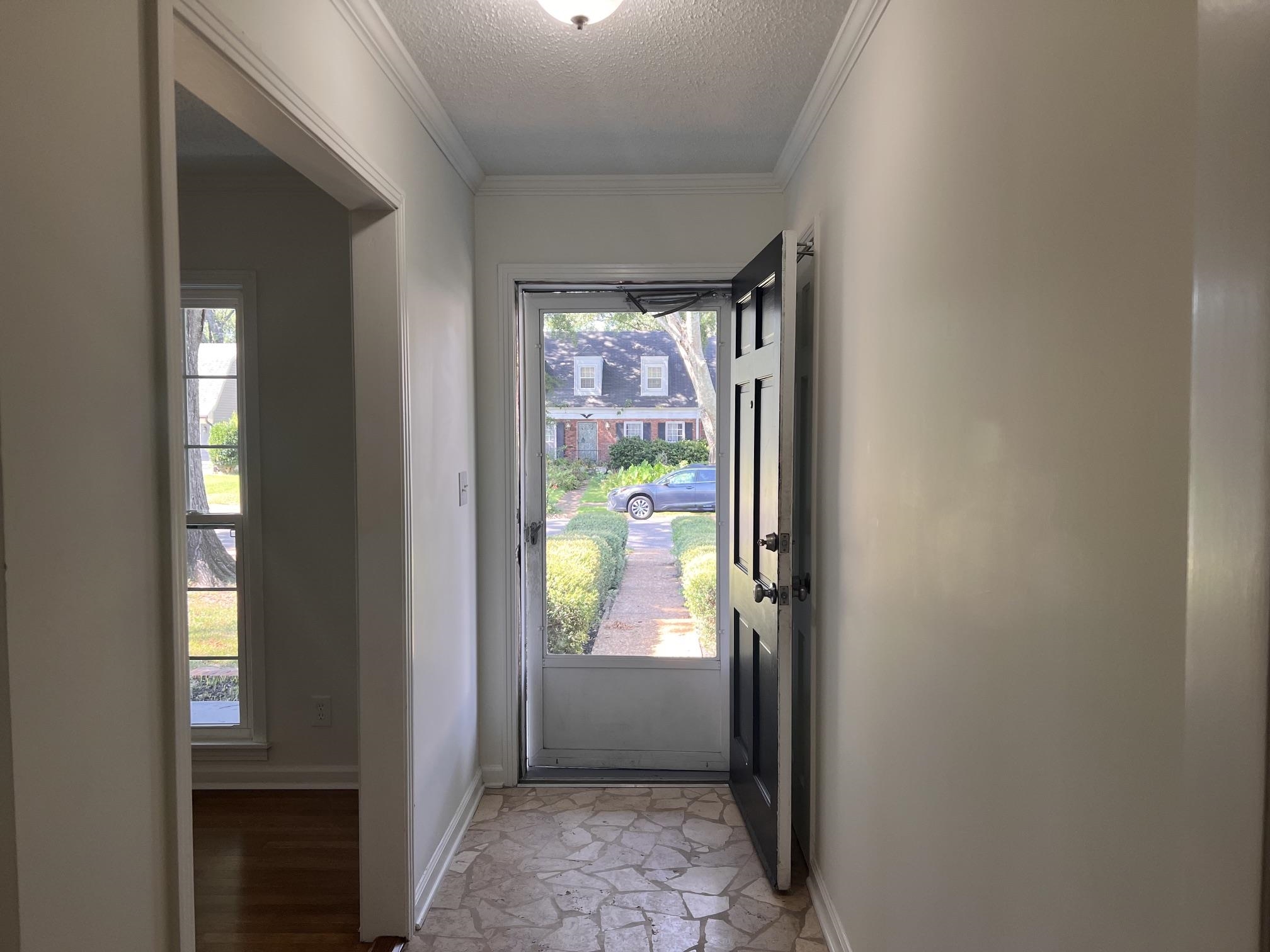 5915 Macleod Dr Property Photo 4
