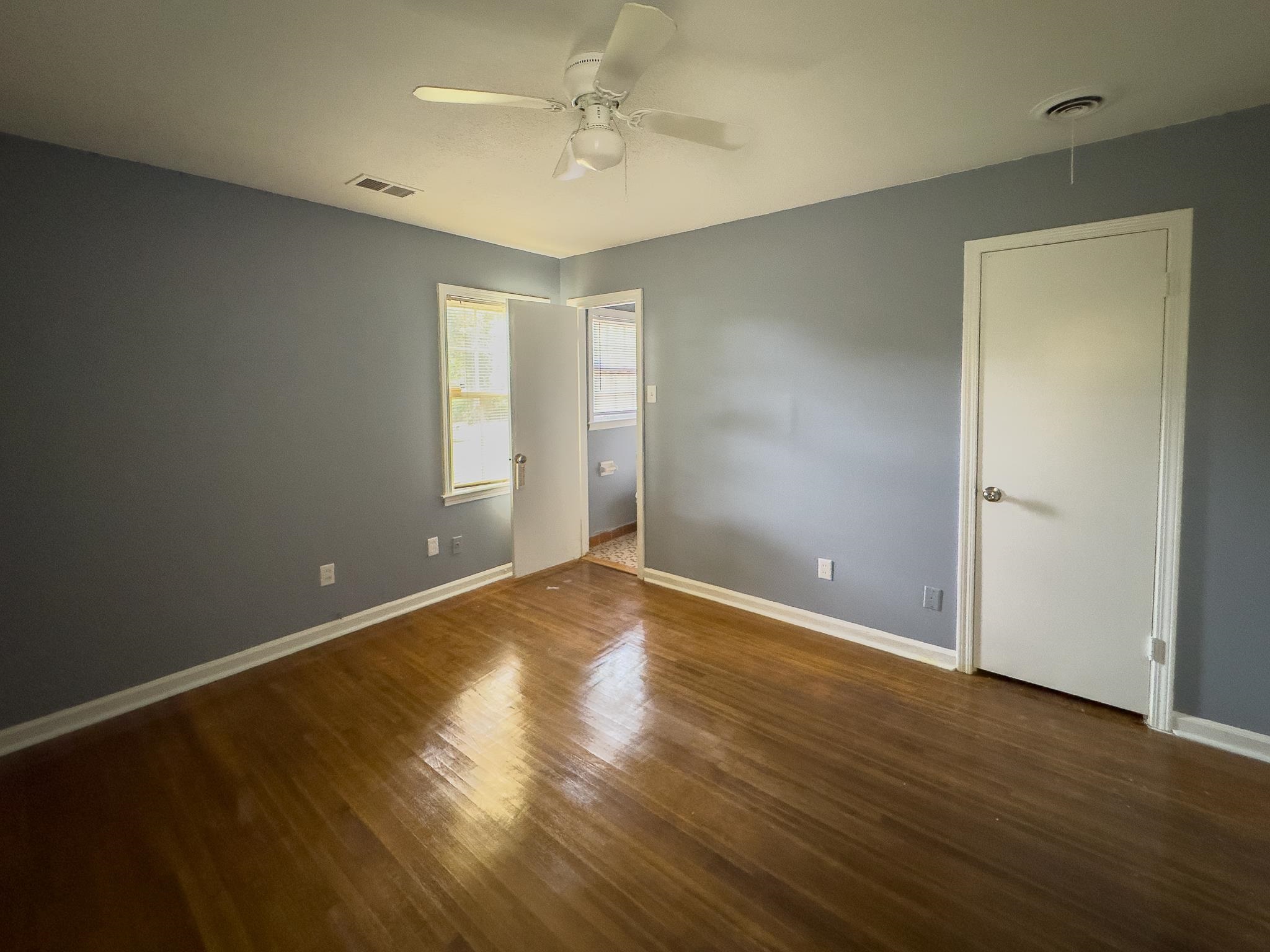 3553 Rhodes Ave Property Photo 9