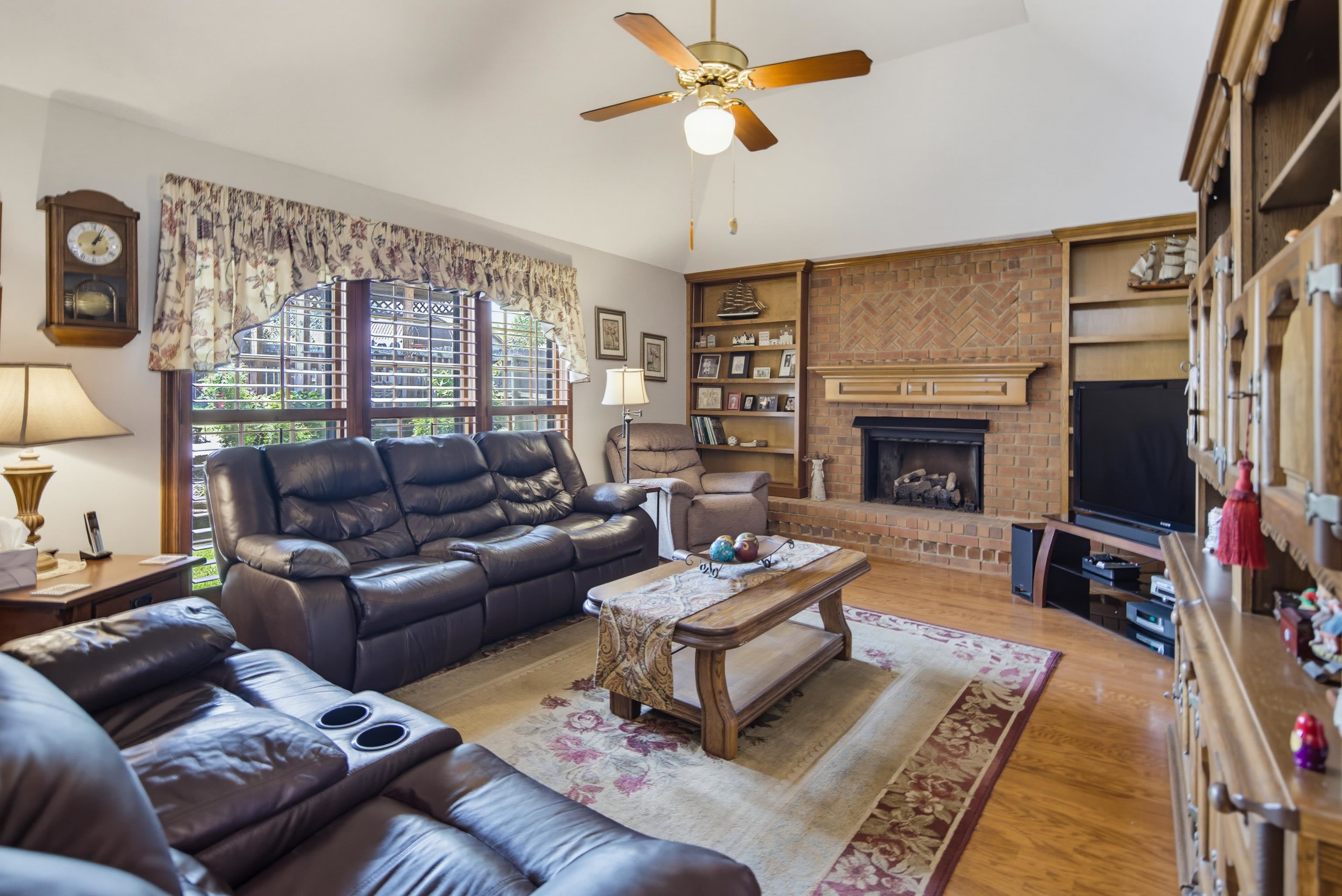 7291 Barnstable Rd Property Photo 4