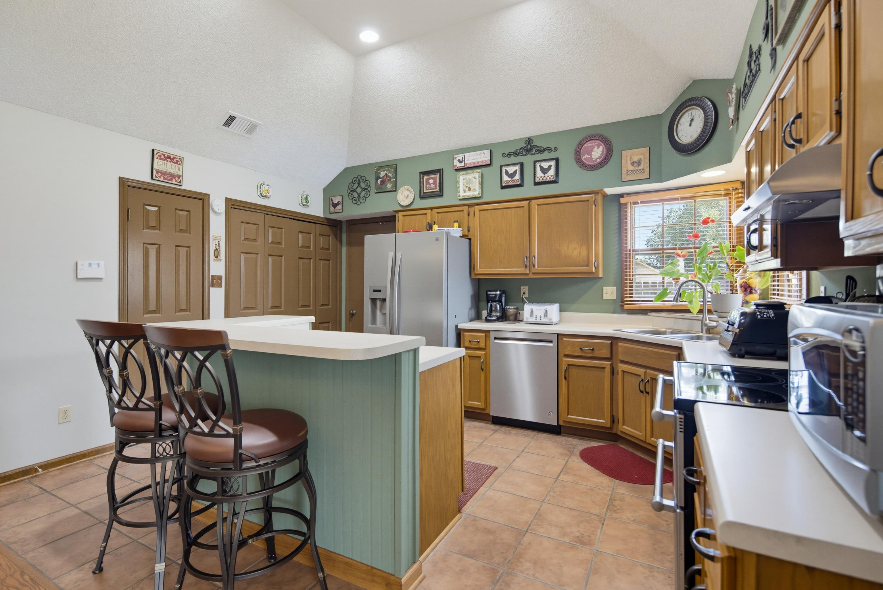 7291 Barnstable Rd Property Photo 8