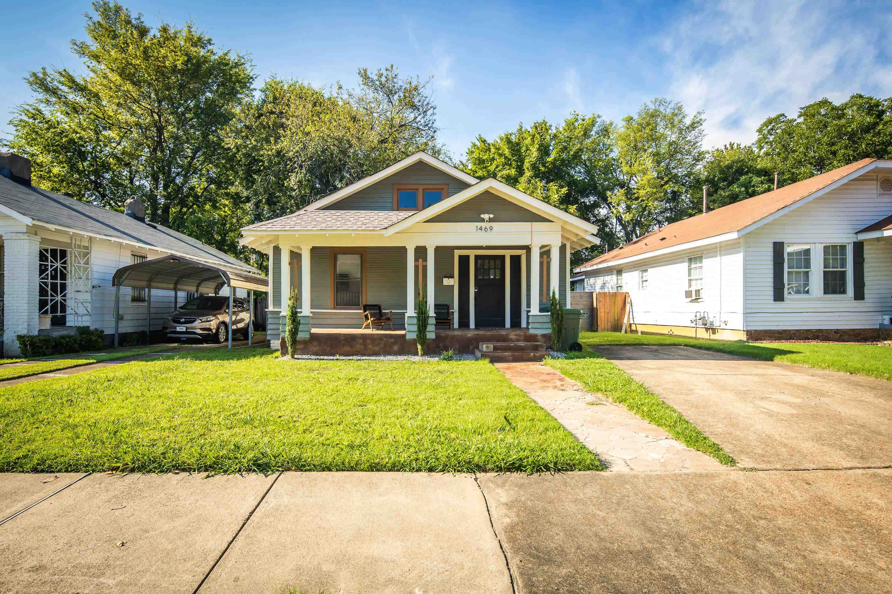 1469 Lyndale Ave Property Photo 1