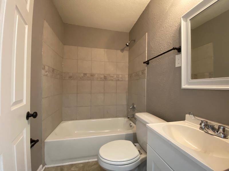 402 Jacklyn Ave Property Photo 7