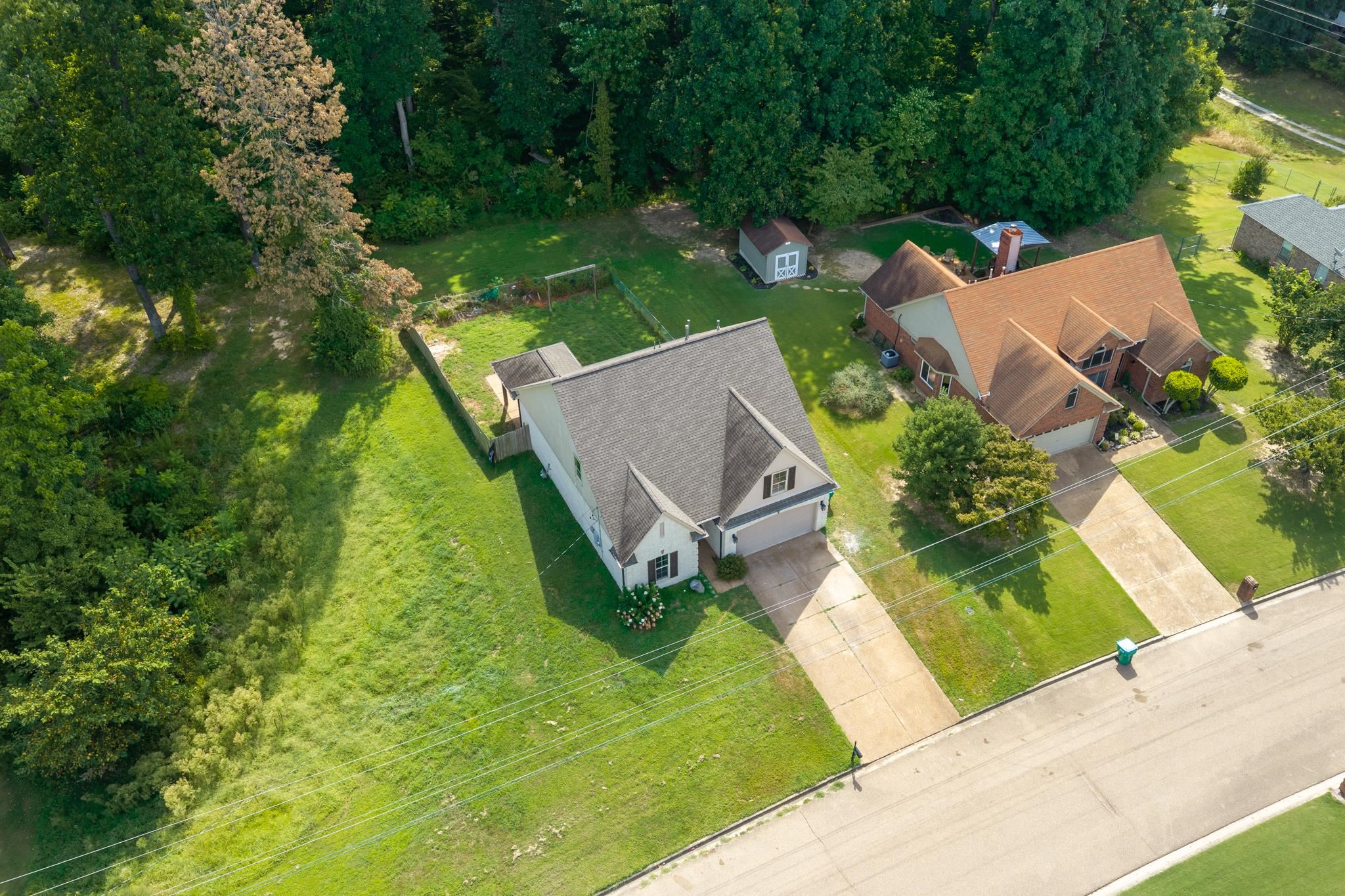 102 ABERDEEN DR