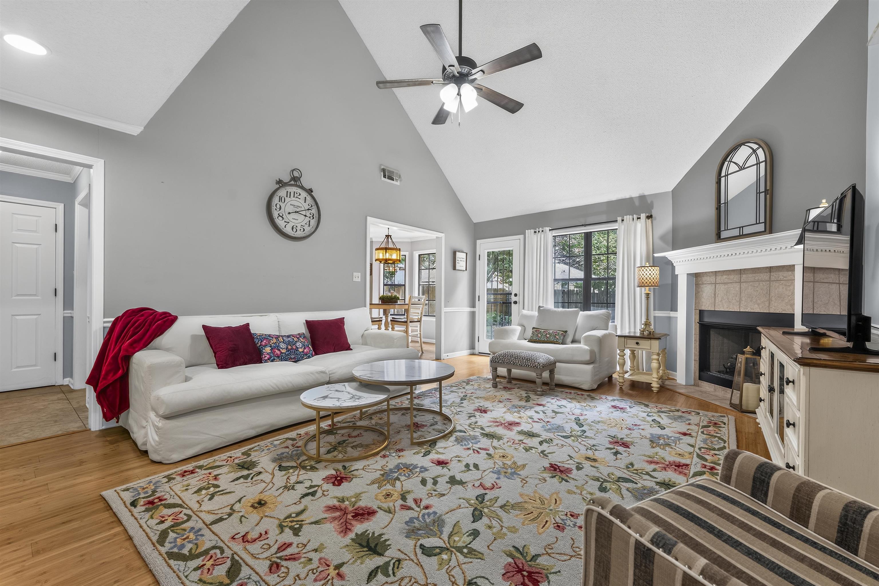 7979 Jills Creek Dr Property Photo 4