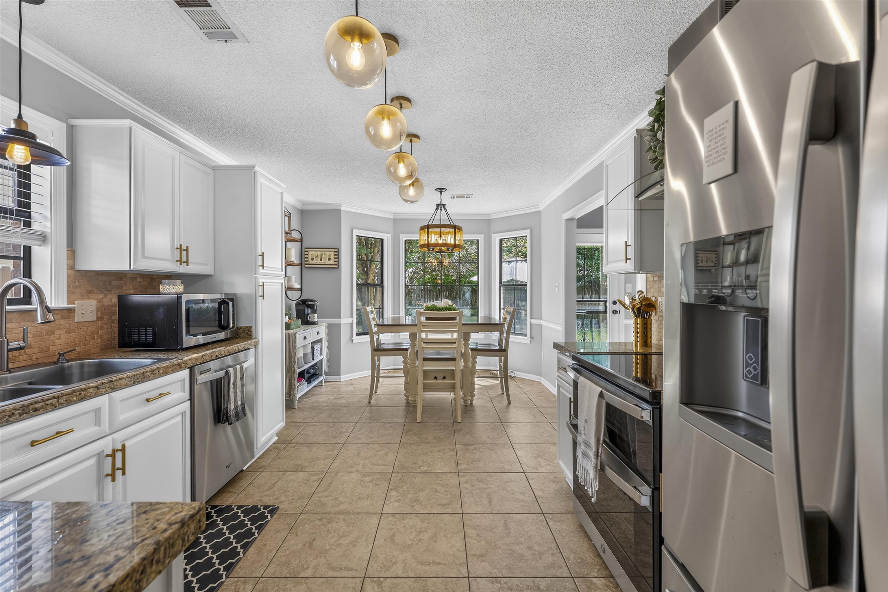 7979 Jills Creek Dr Property Photo 8
