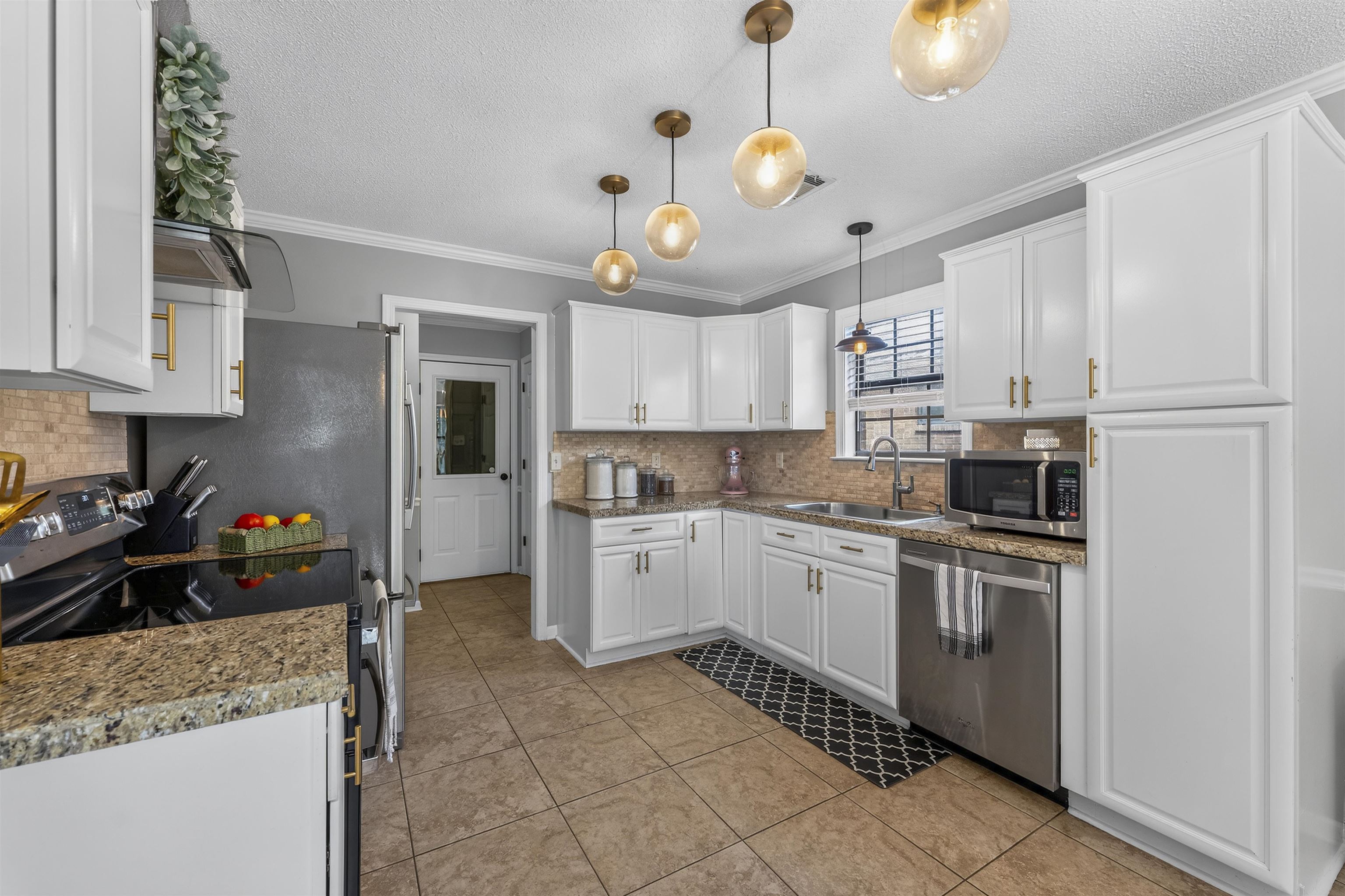 7979 Jills Creek Dr Property Photo 9