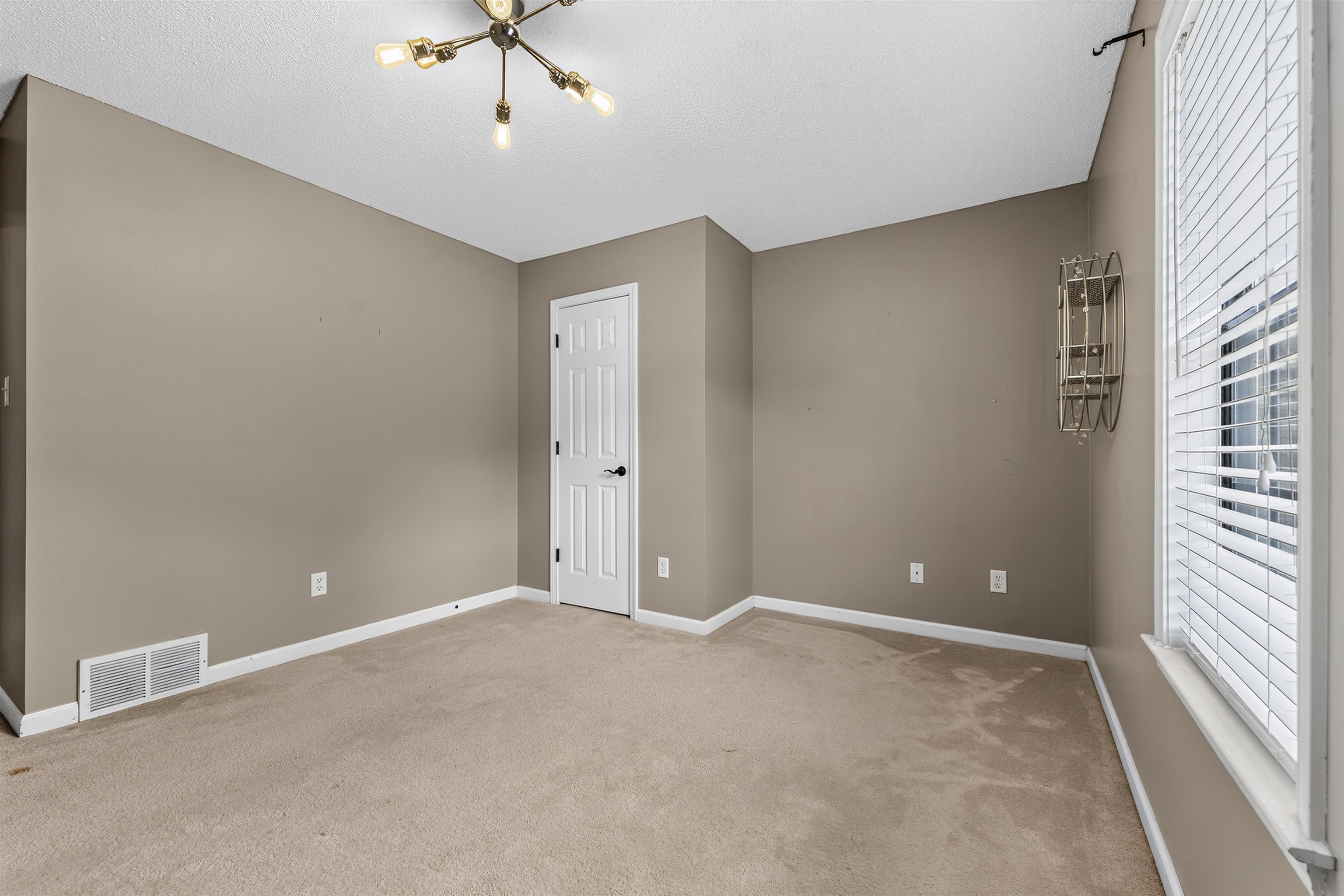 7979 Jills Creek Dr Property Photo 18
