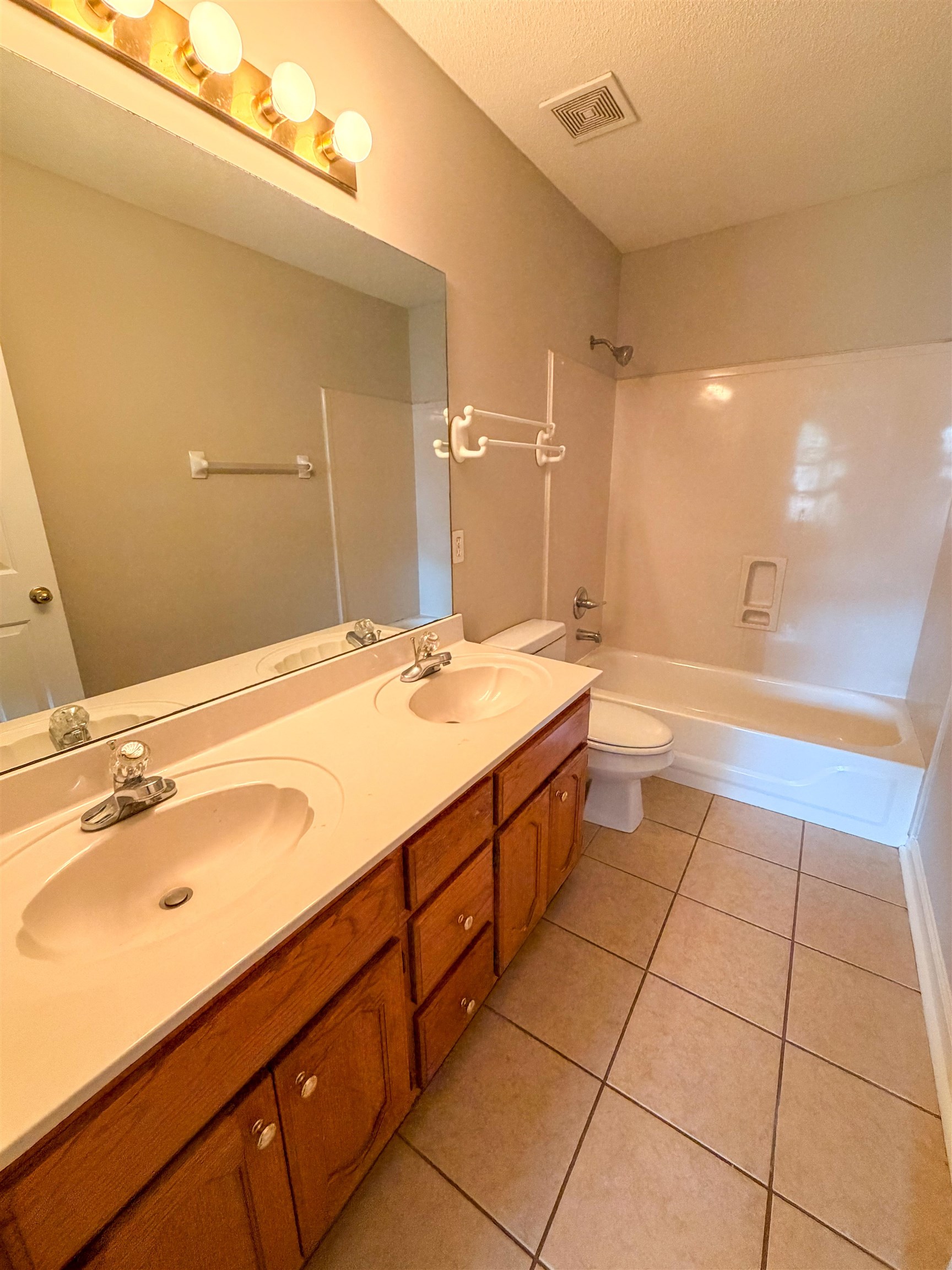 505 Fernleigh Cv Property Photo 26
