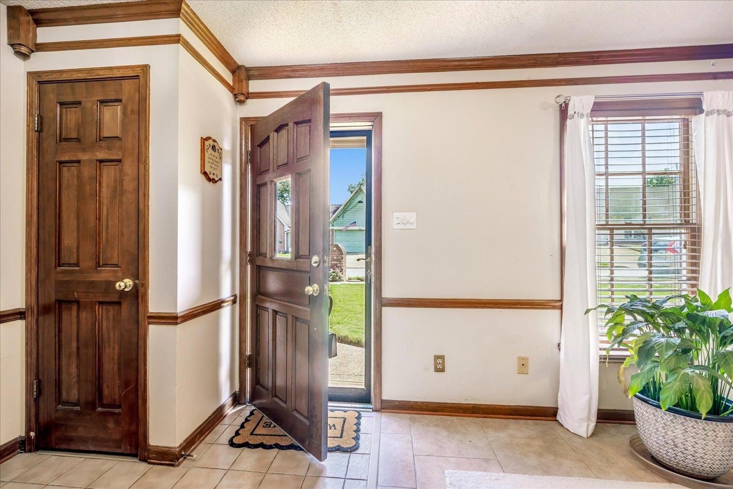 6606 Shaker Ln Property Photo 5