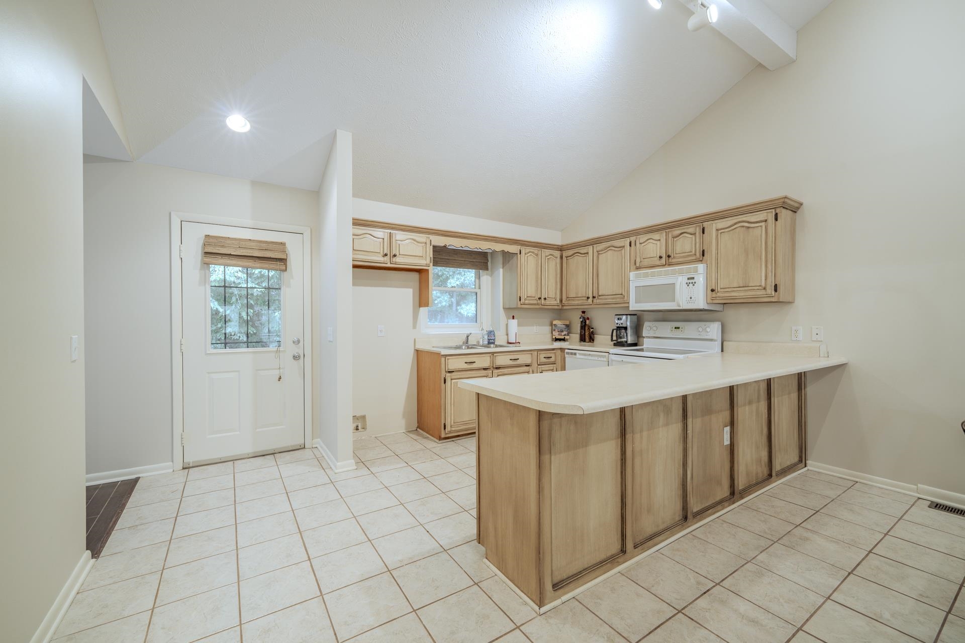 76 Red Oak Pt Property Photo 8