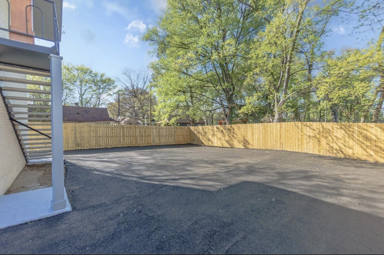 750 Chelsea Ave Property Photo 3