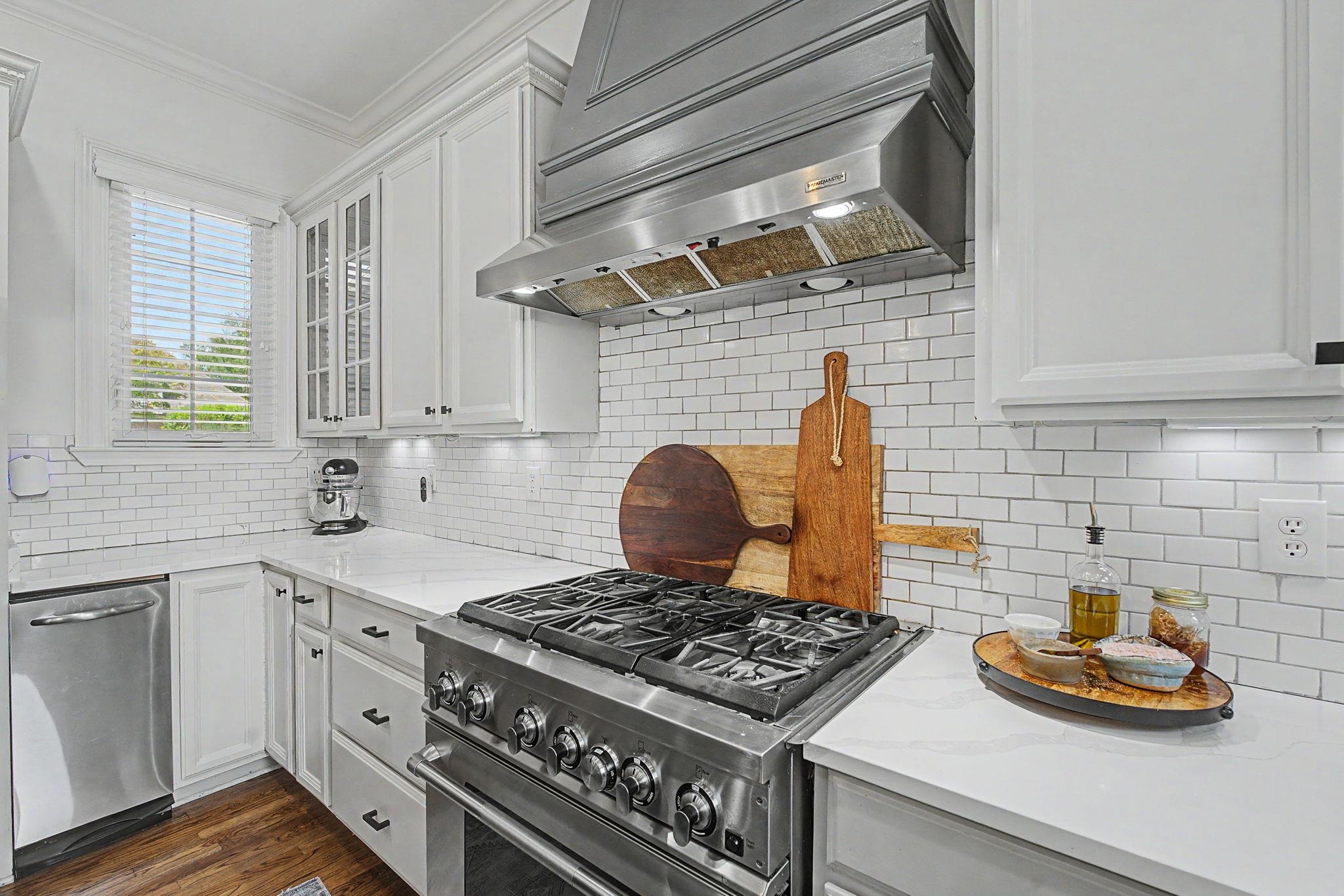2428 Black Water Trl Property Photo 7
