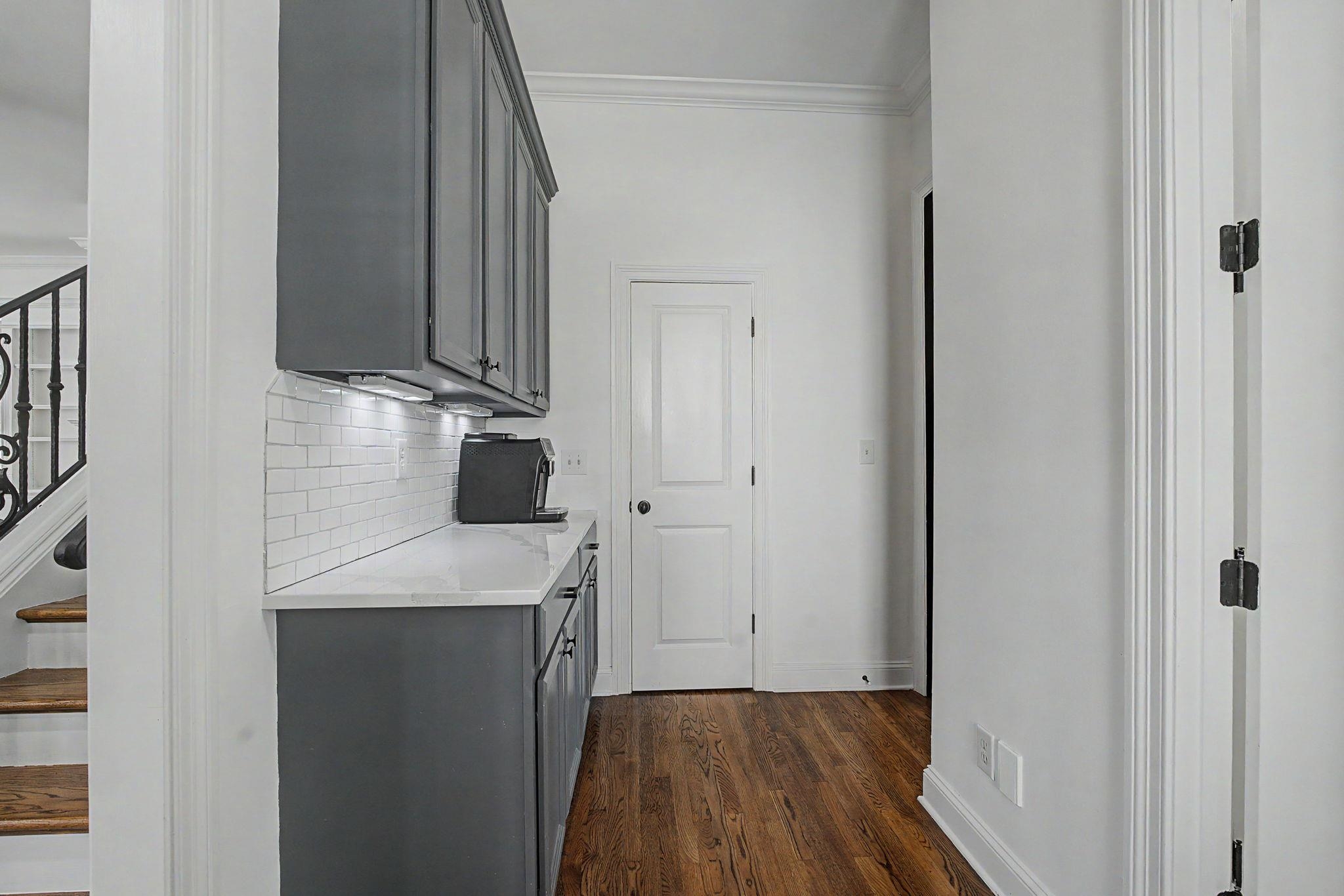 2428 Black Water Trl Property Photo 10