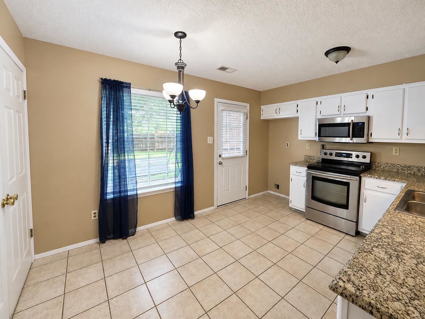 6619 Crested Oak Cv Property Photo 6