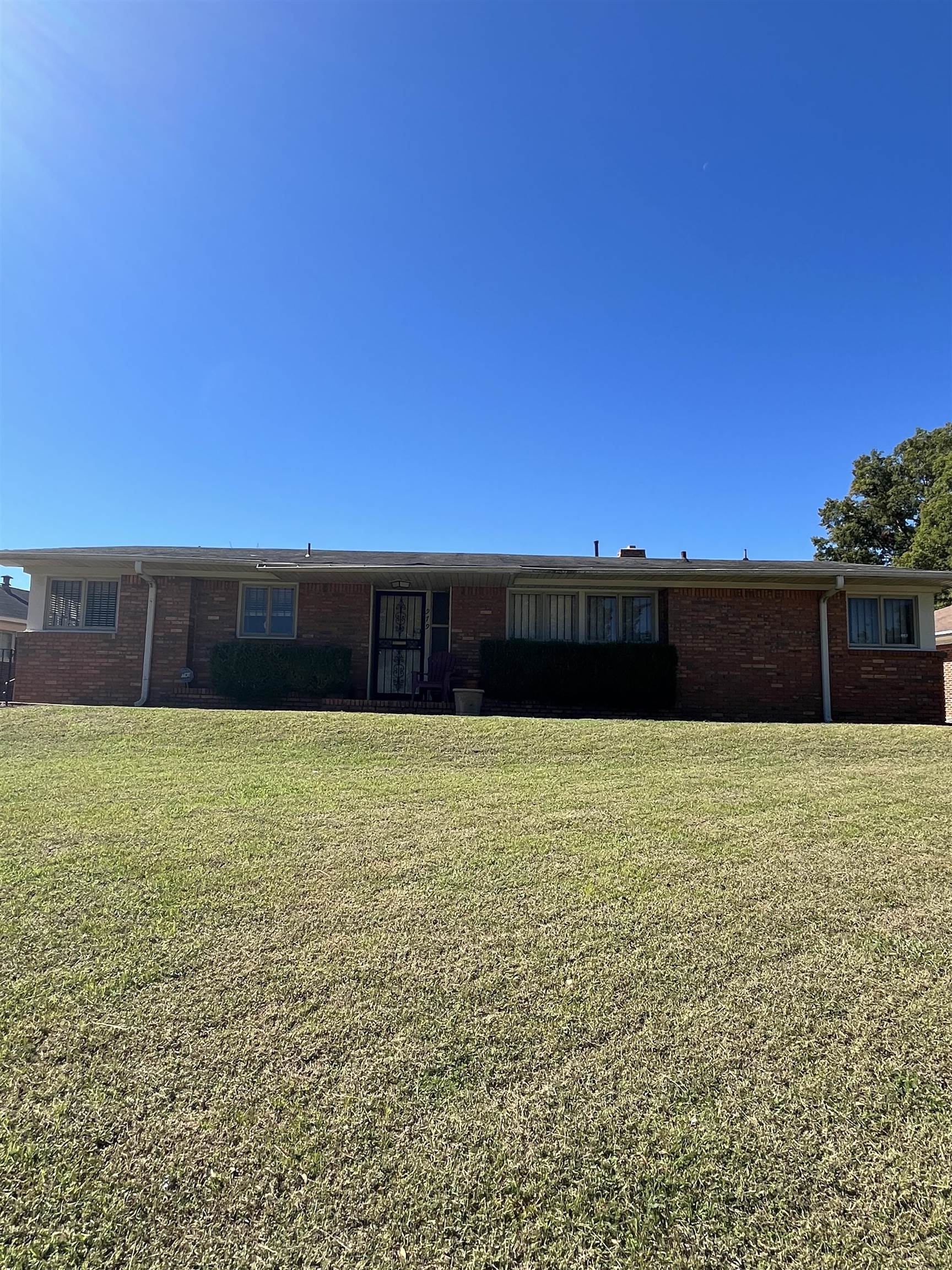 979 N Idlewild St Property Photo 1
