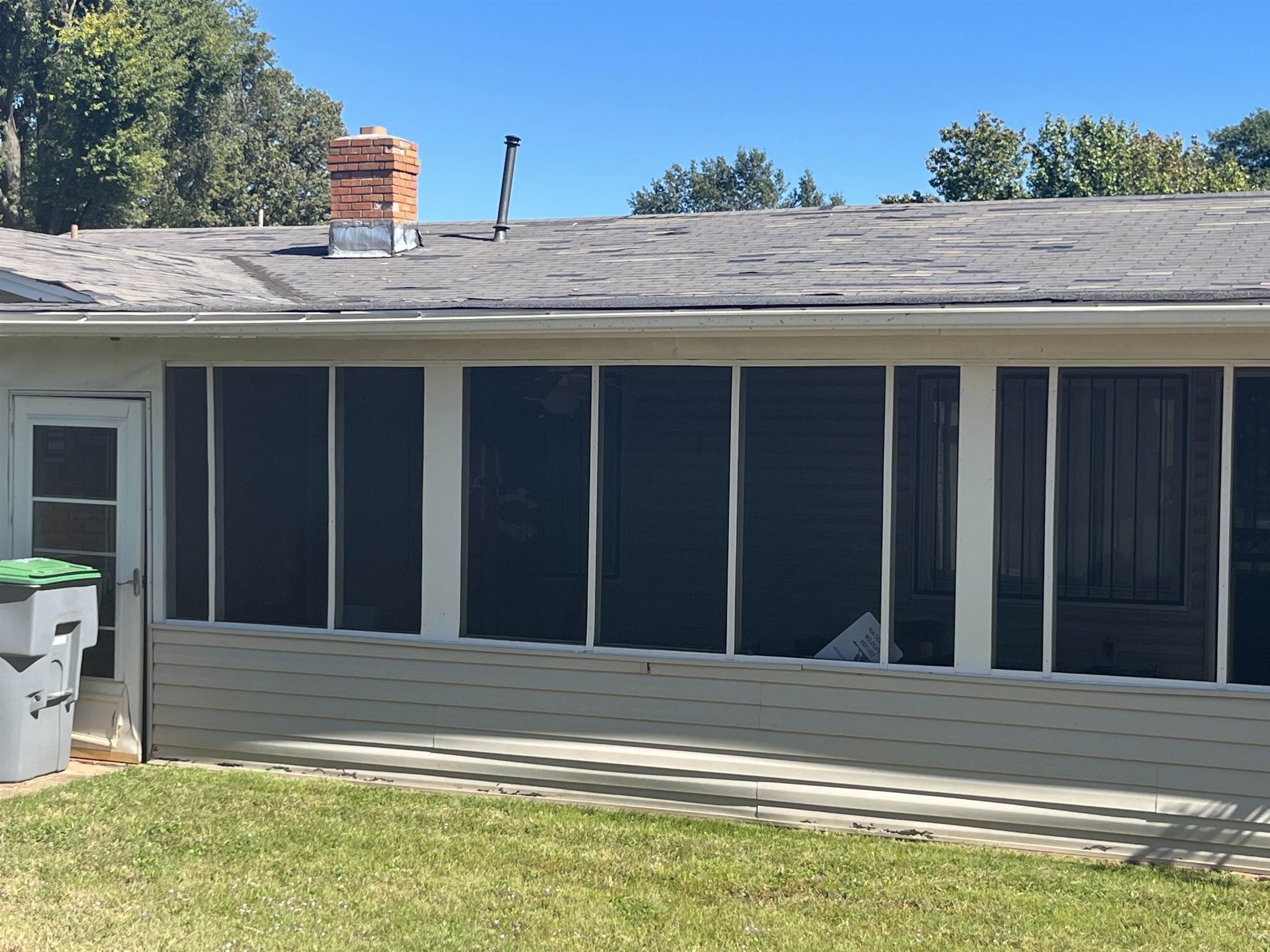 979 N Idlewild St Property Photo 3
