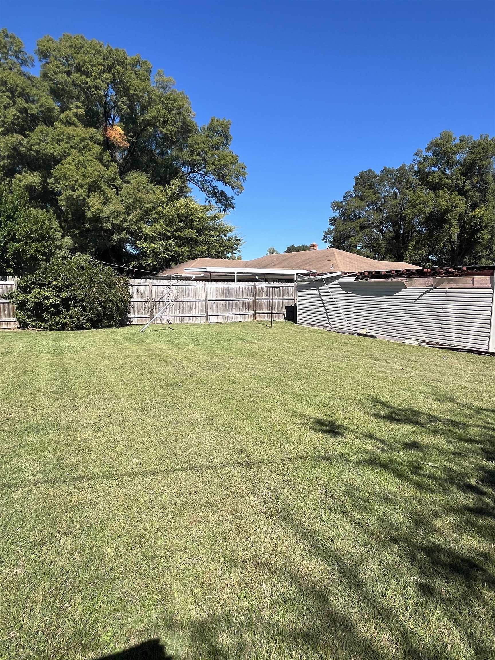 979 N Idlewild St Property Photo 5