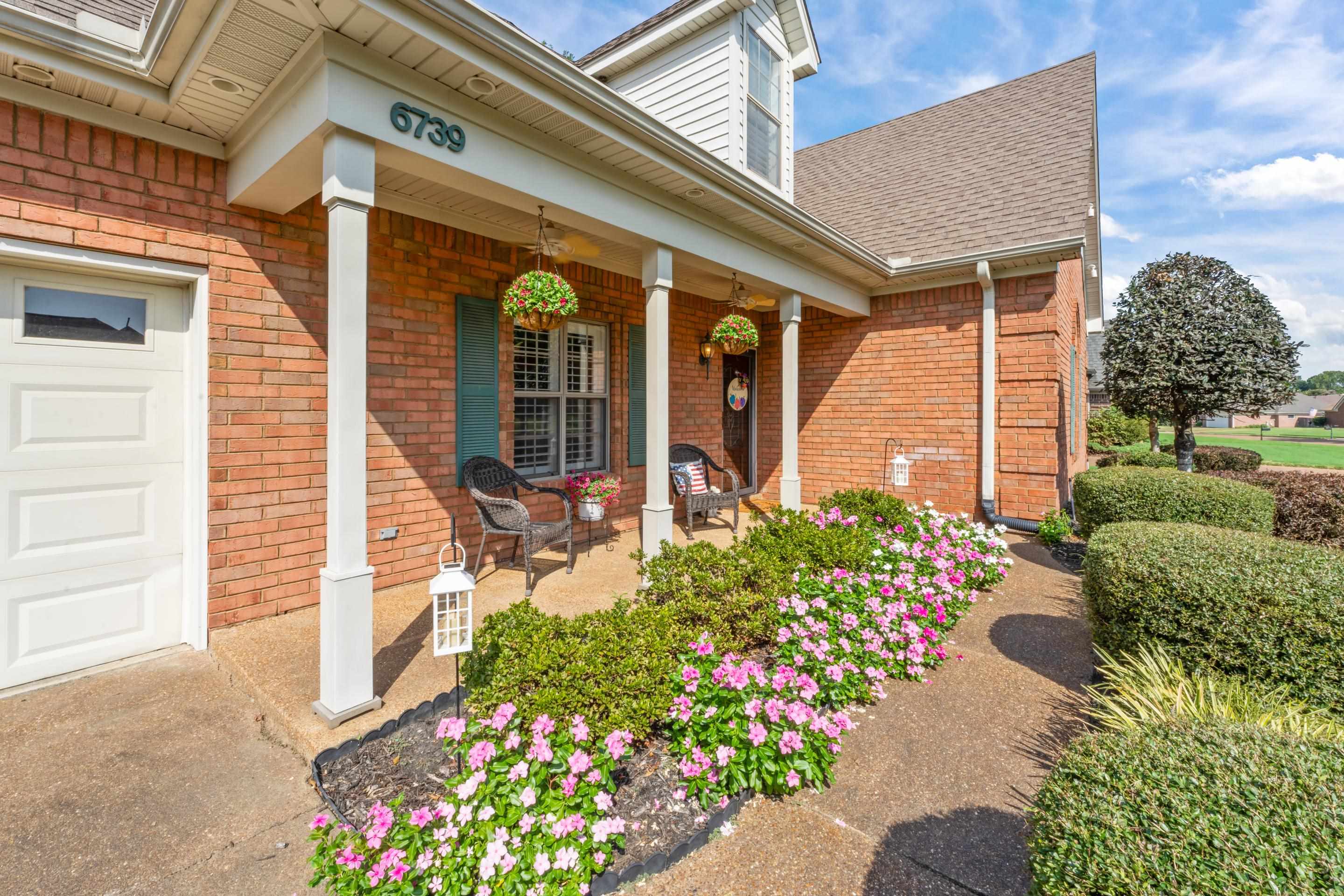 6739 Stonetrace Dr Property Photo 3