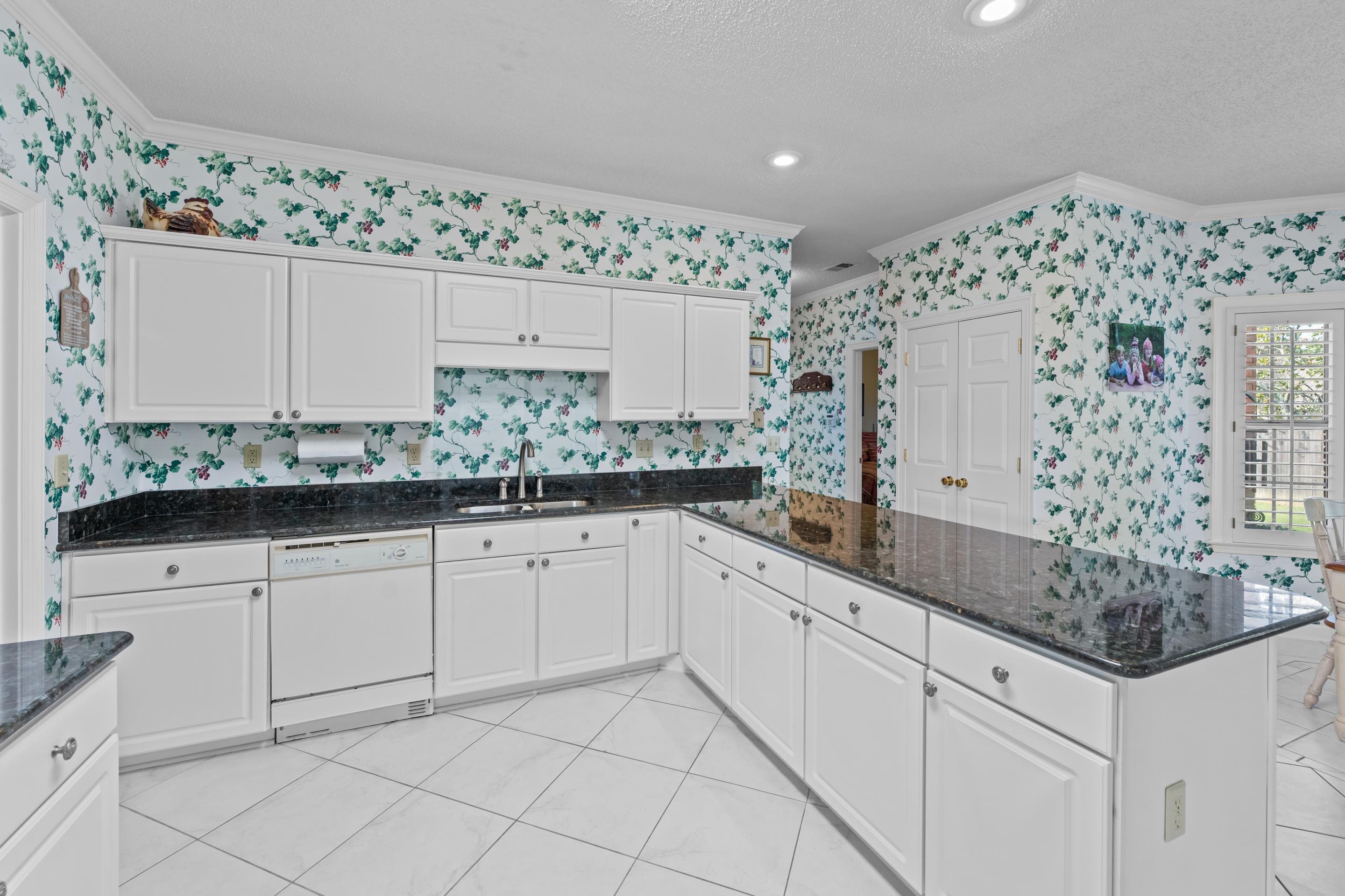 6739 Stonetrace Dr Property Photo 8