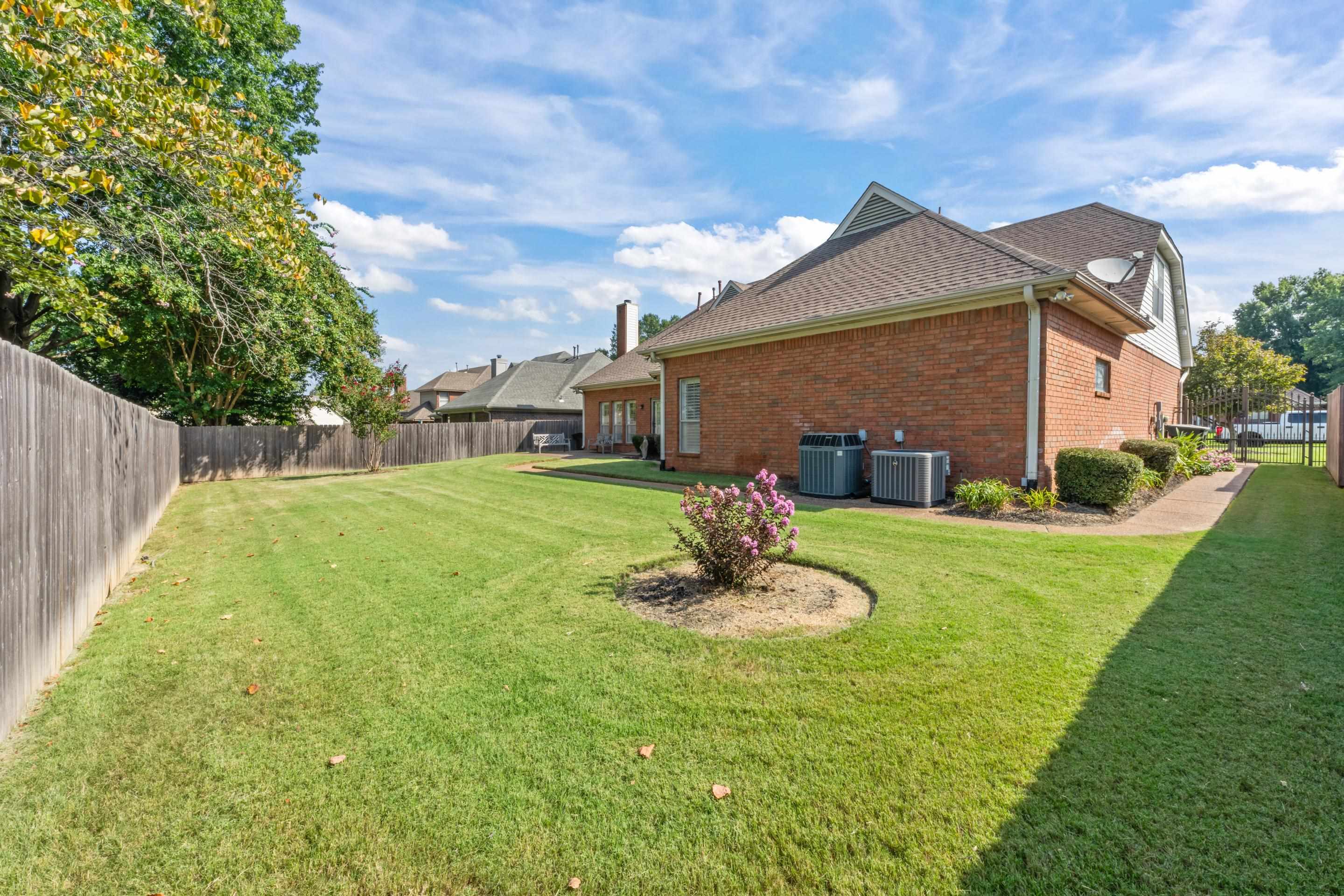 6739 Stonetrace Dr Property Photo 27