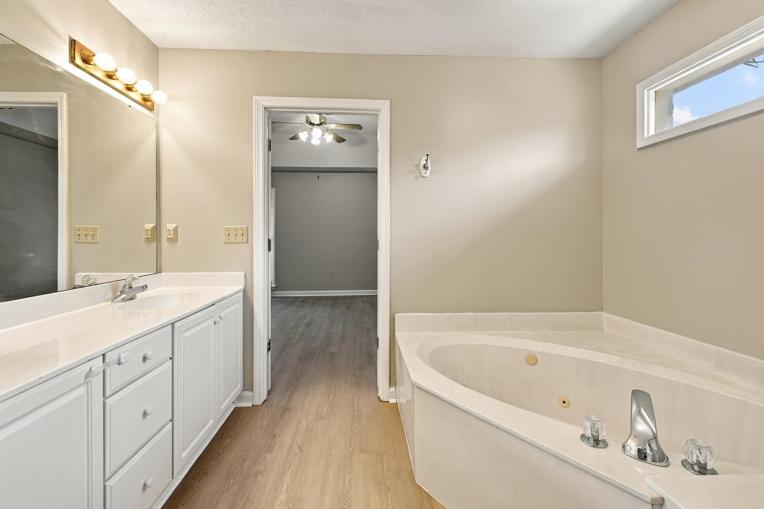 3180 Hedgemore Cv Property Photo 12