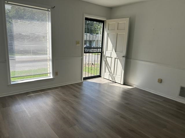 1006 Hungerford St Property Photo 4