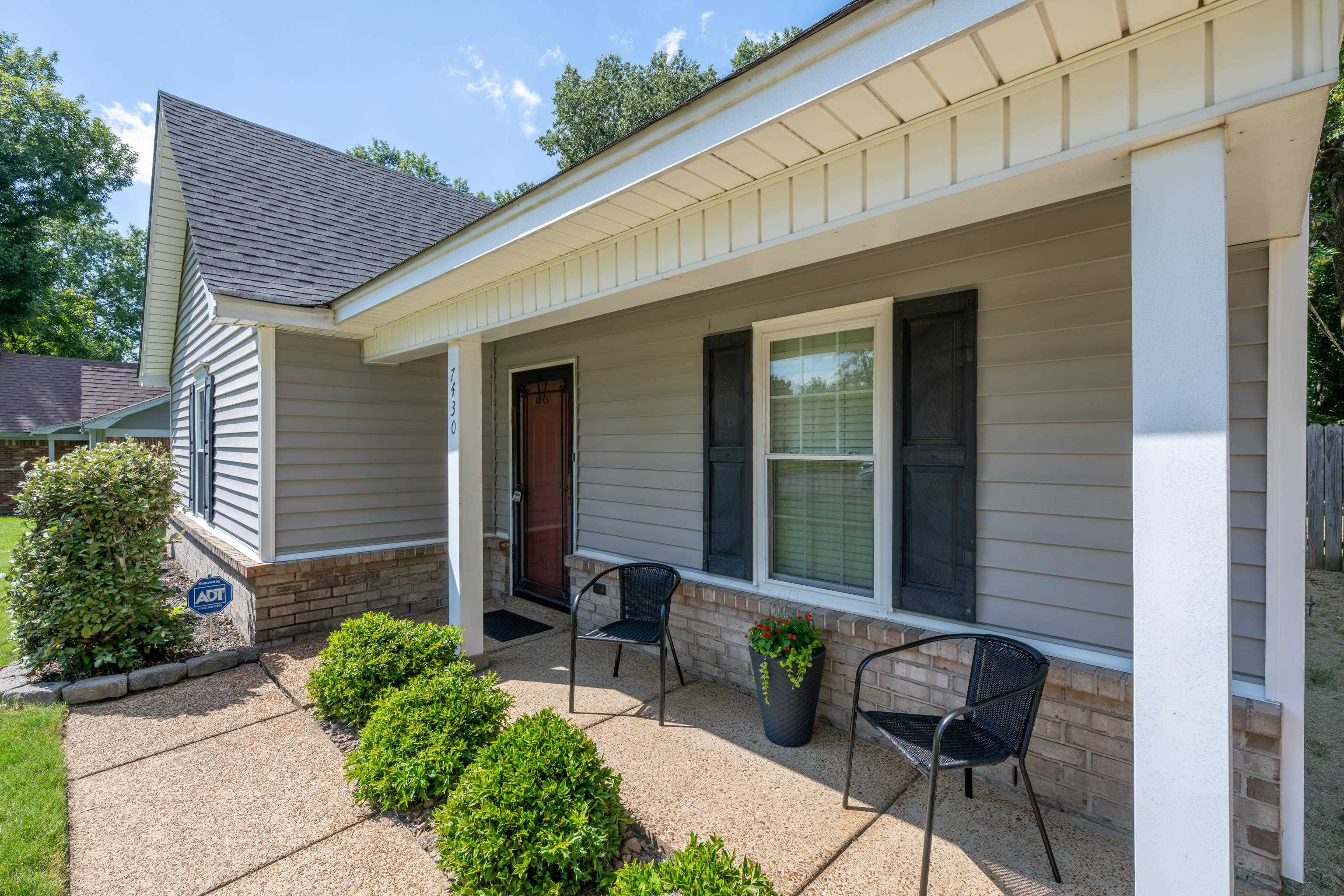 7430 Oakfield Dr Property Photo 3