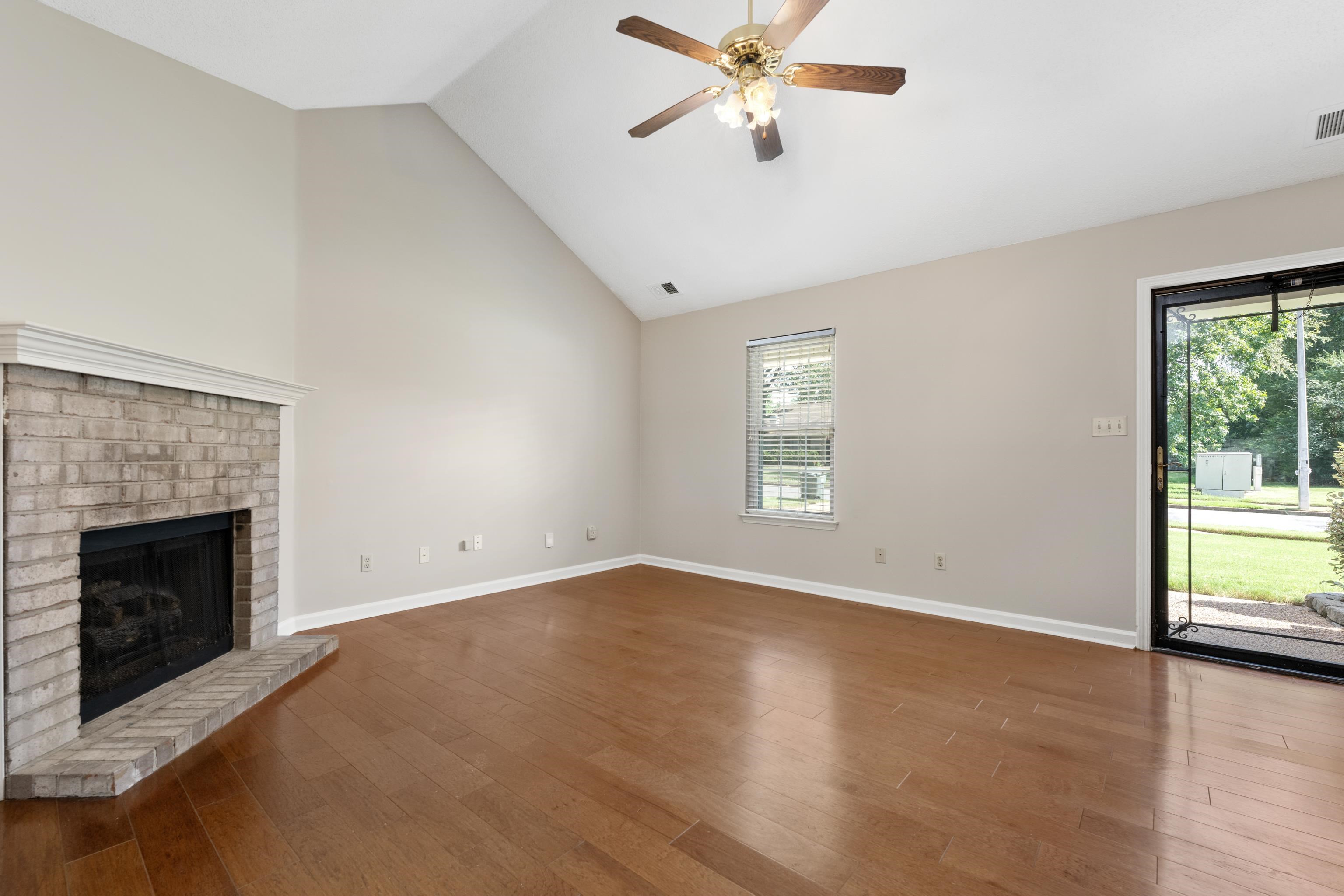 7430 Oakfield Dr Property Photo 6