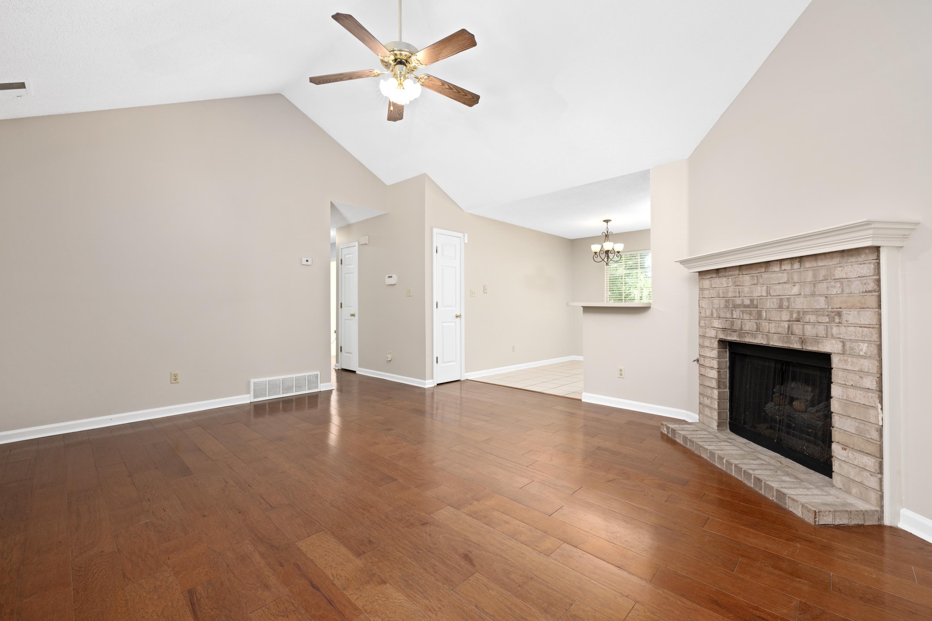 7430 Oakfield Dr Property Photo 7