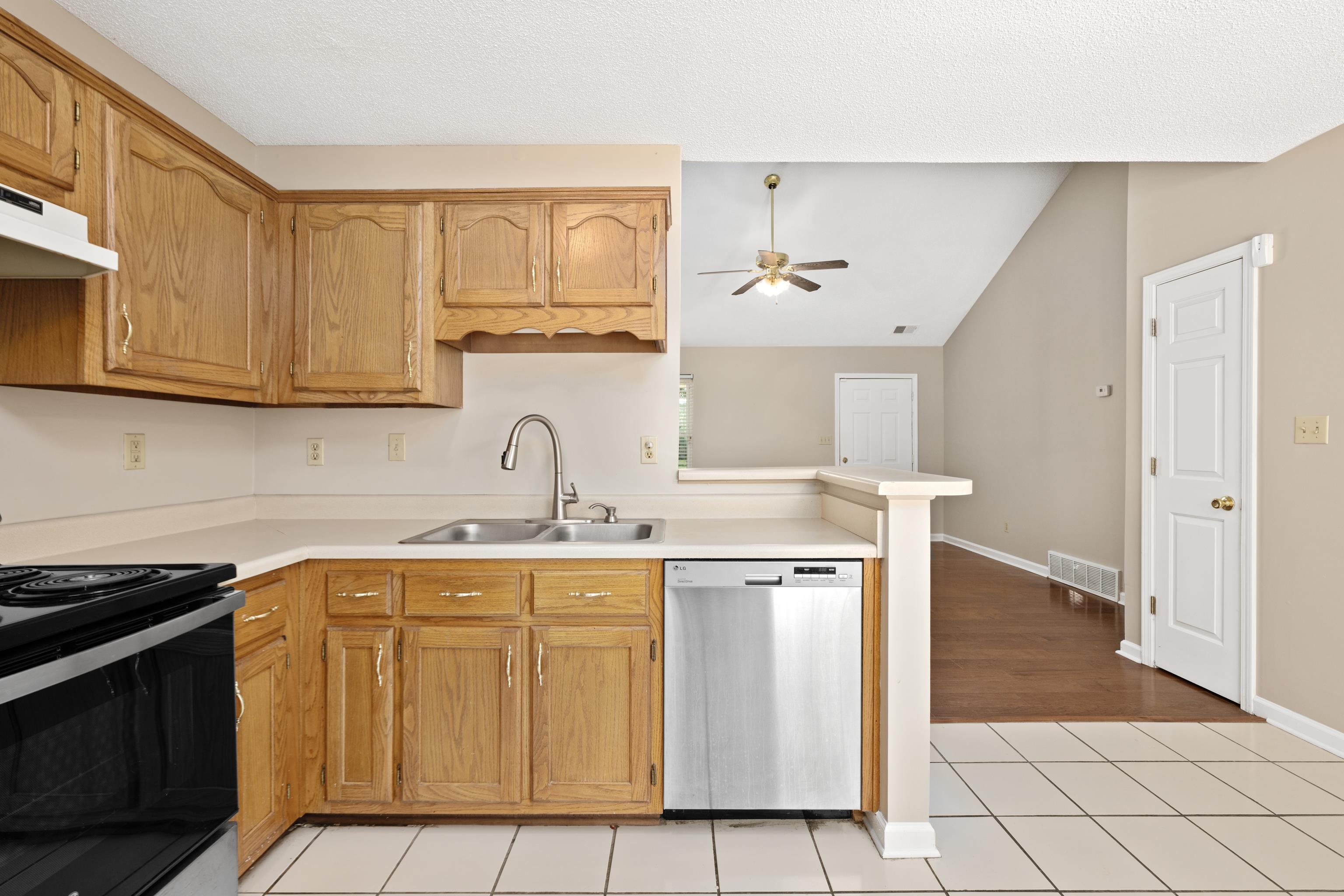 7430 Oakfield Dr Property Photo 12