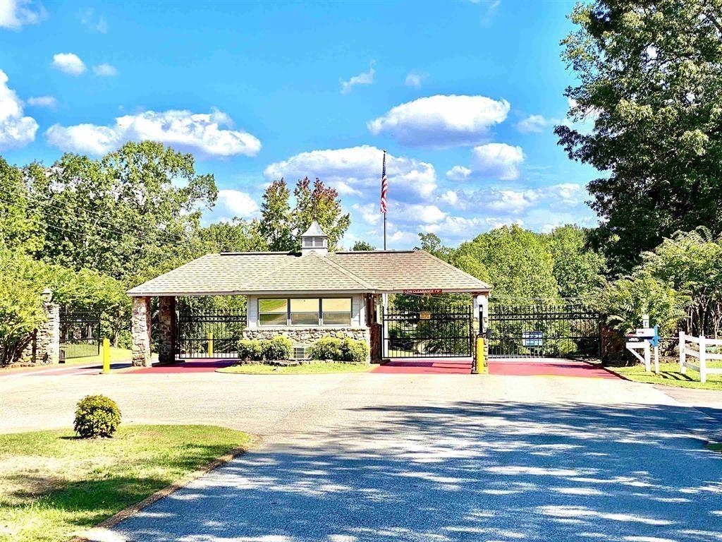 200 Vantage Pt Property Photo 3