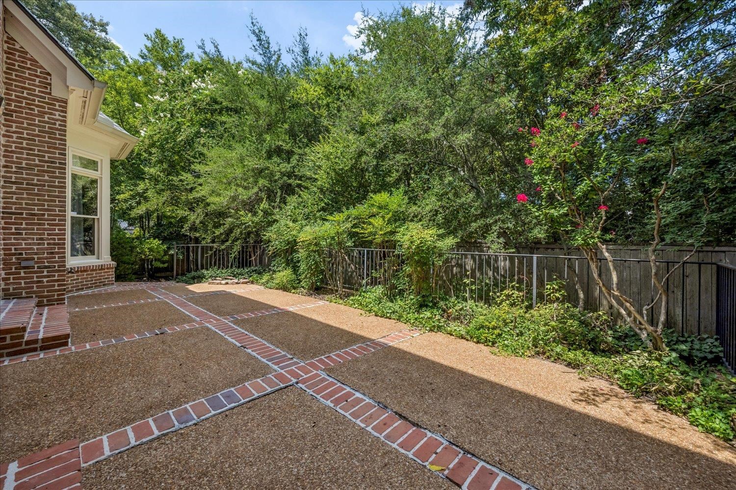 5576 Bayberry Cv Property Photo 28