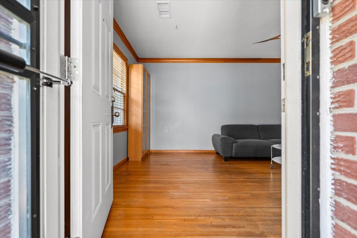536 Alexander St Property Photo 5