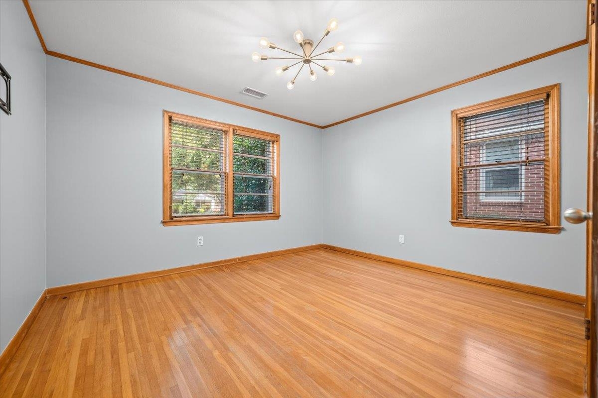 536 Alexander St Property Photo 17