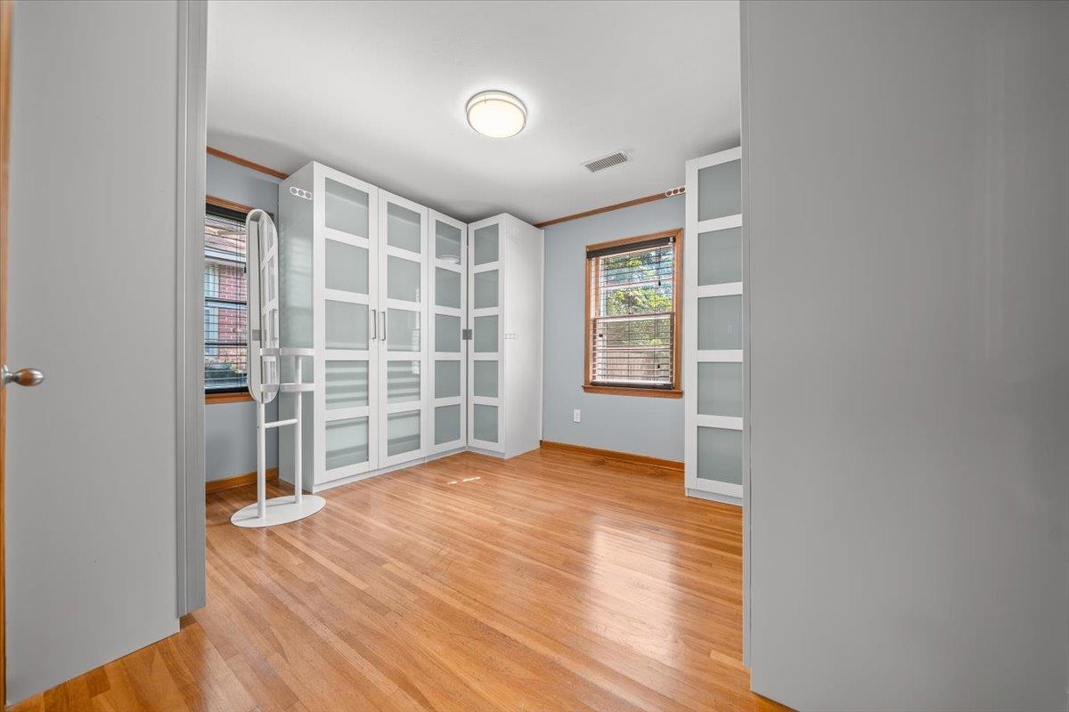 536 Alexander St Property Photo 18