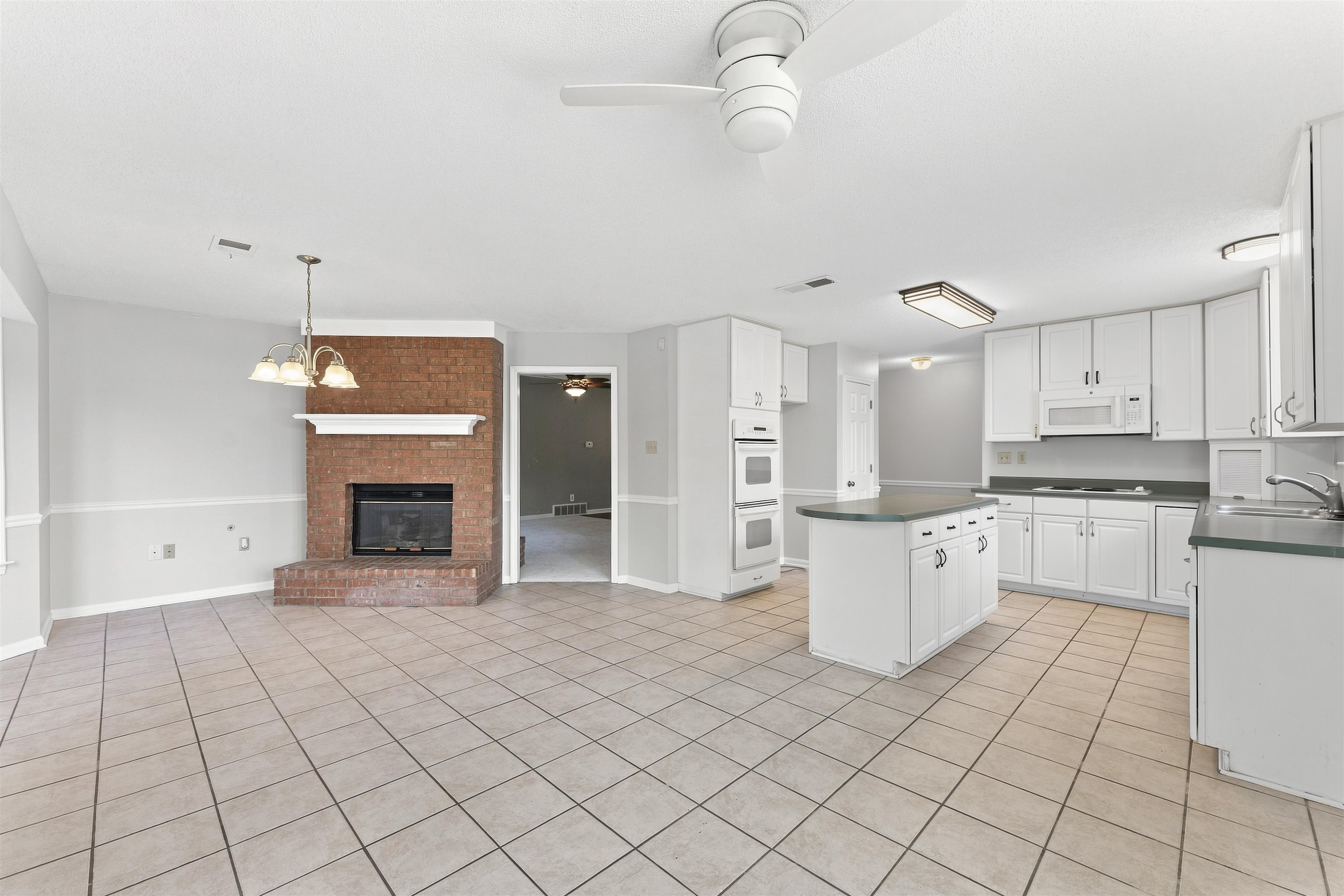 857 Paradise Dr Property Photo 8