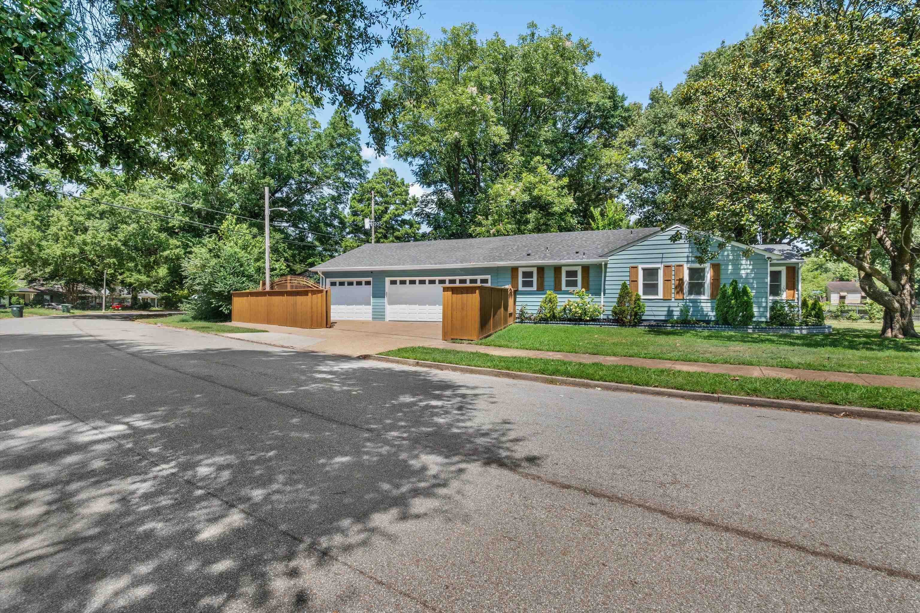1305 Gherald St Property Photo 3