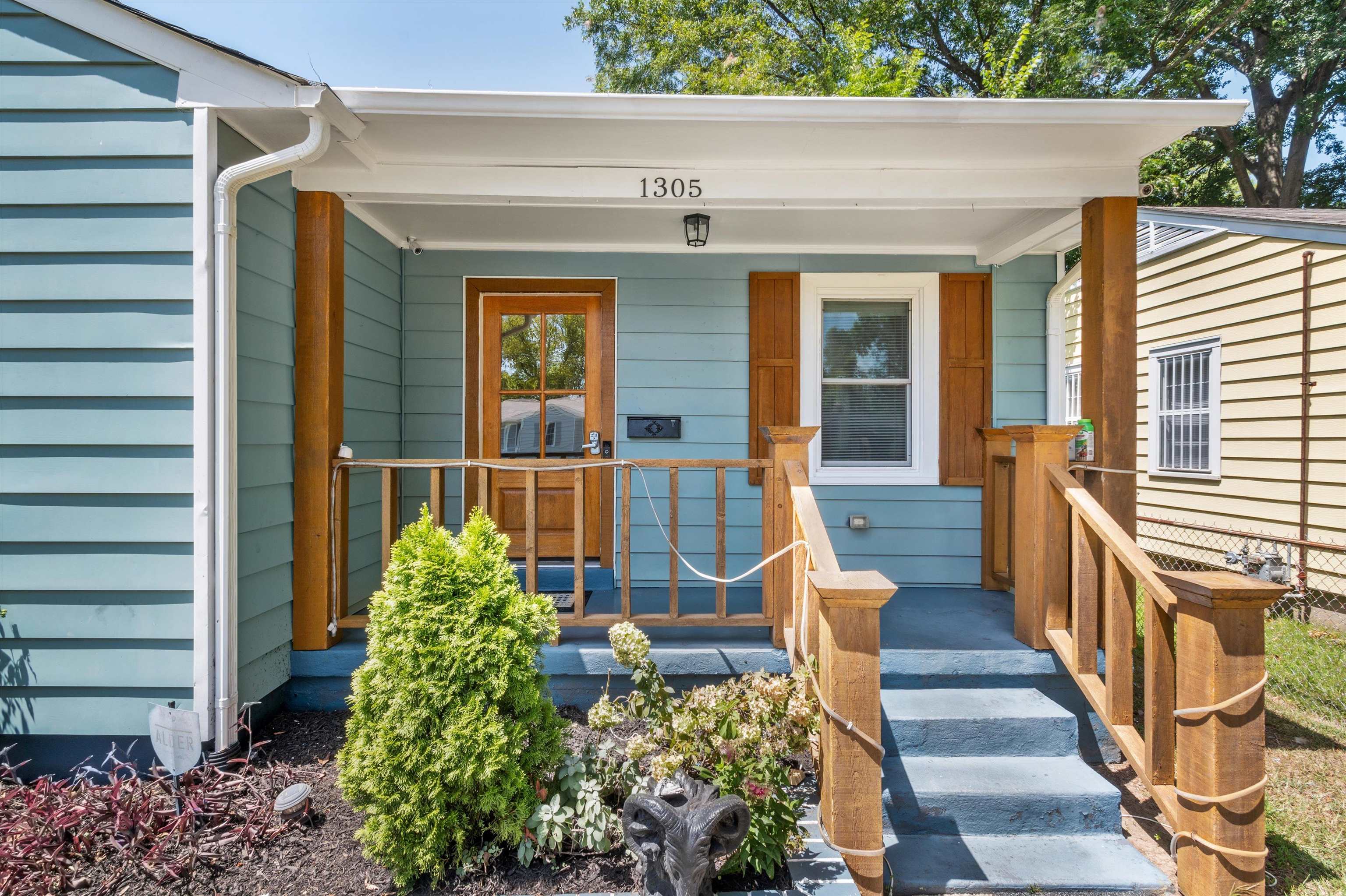 1305 Gherald St Property Photo 4