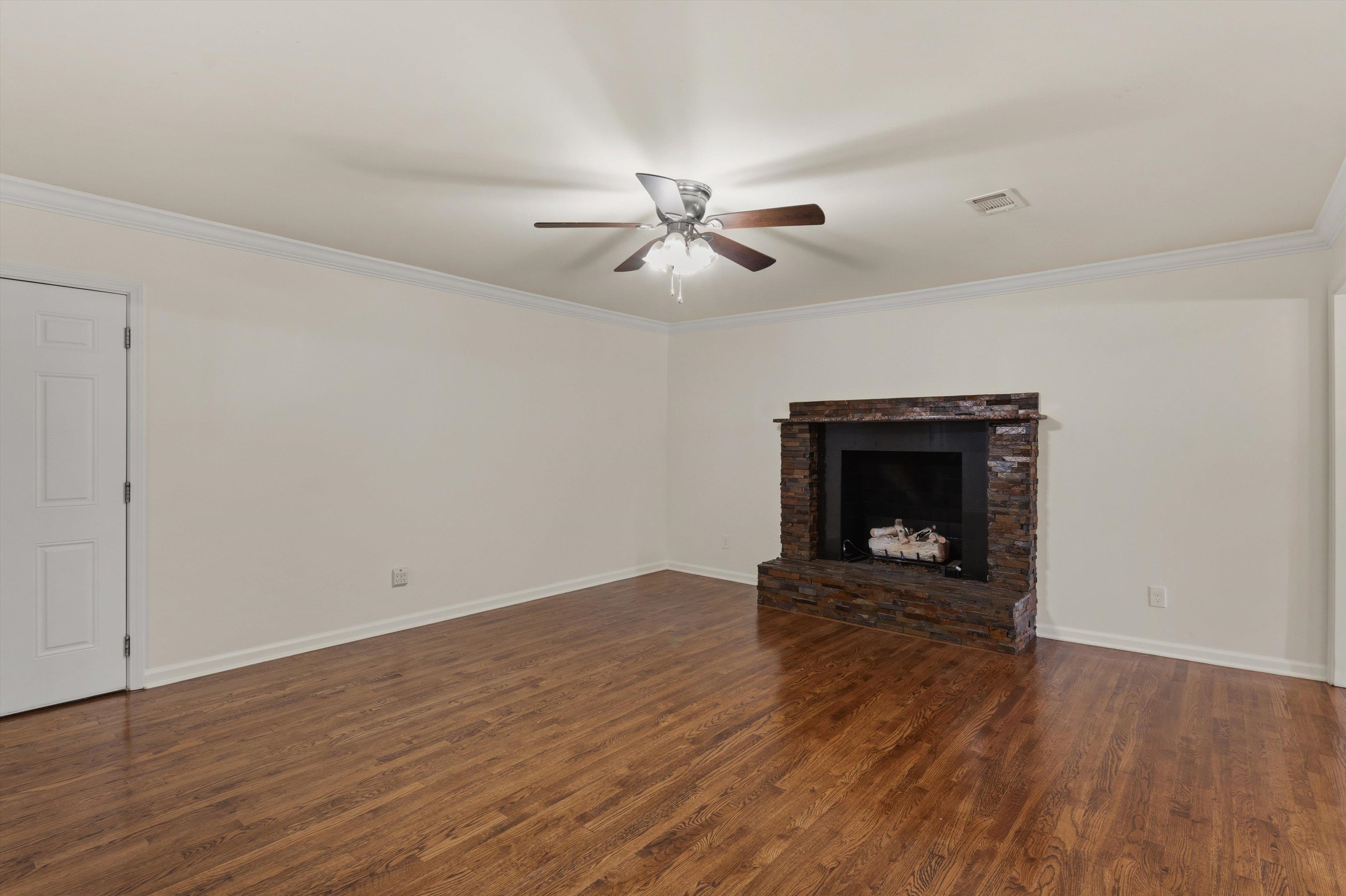 1305 Gherald St Property Photo 14