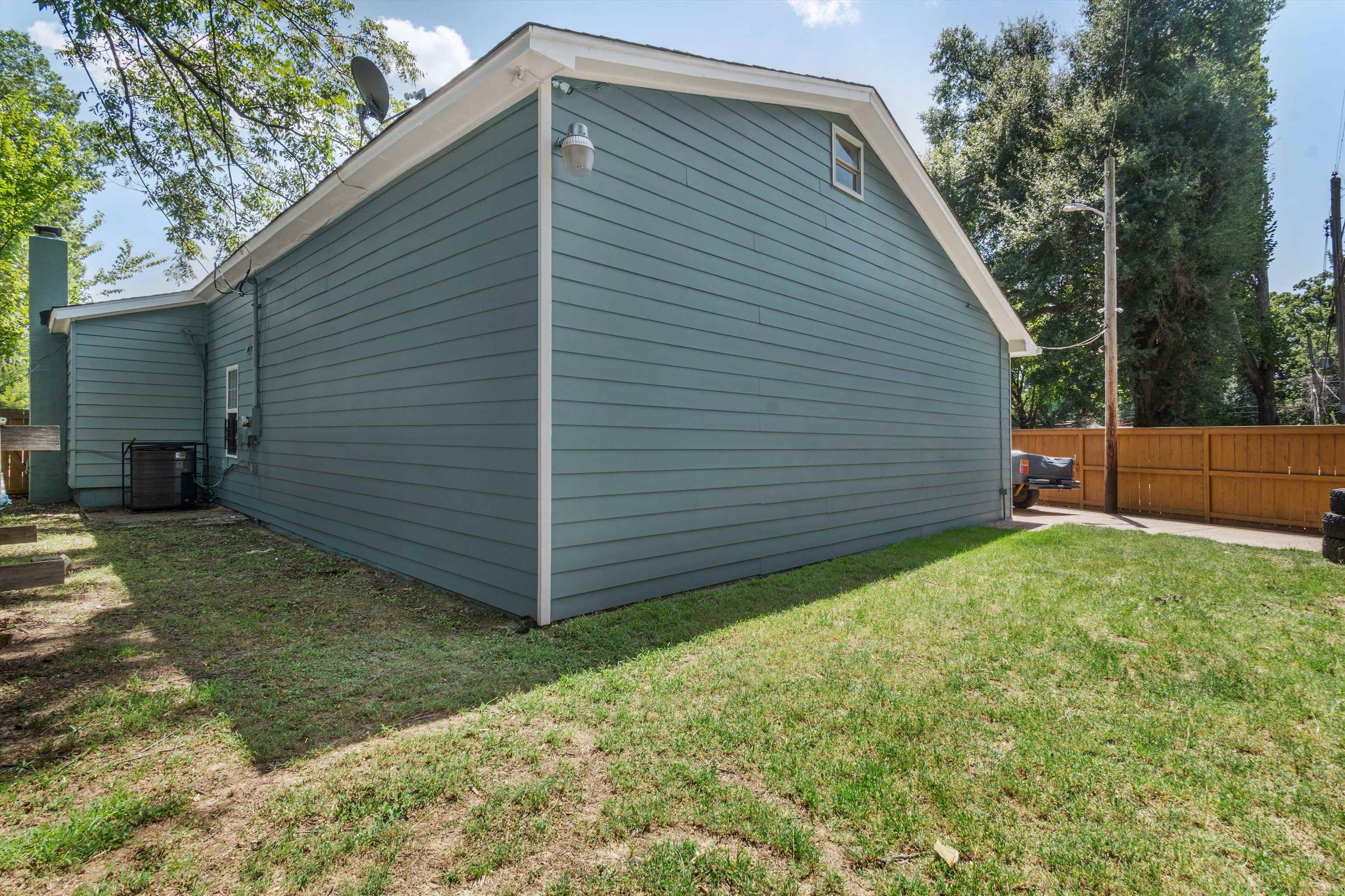 1305 Gherald St Property Photo 28
