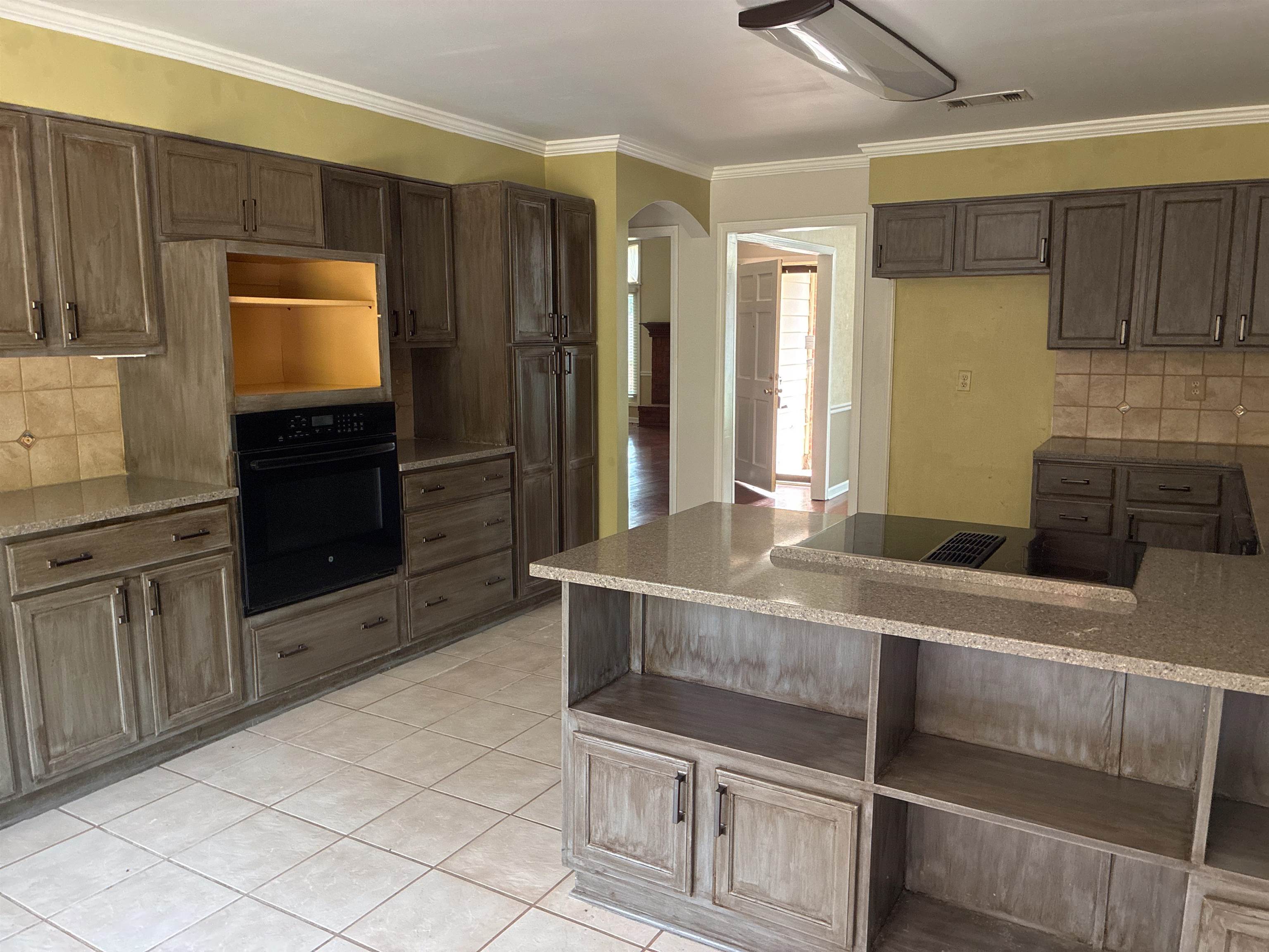 8534 Shady Trail Cv Property Photo 6