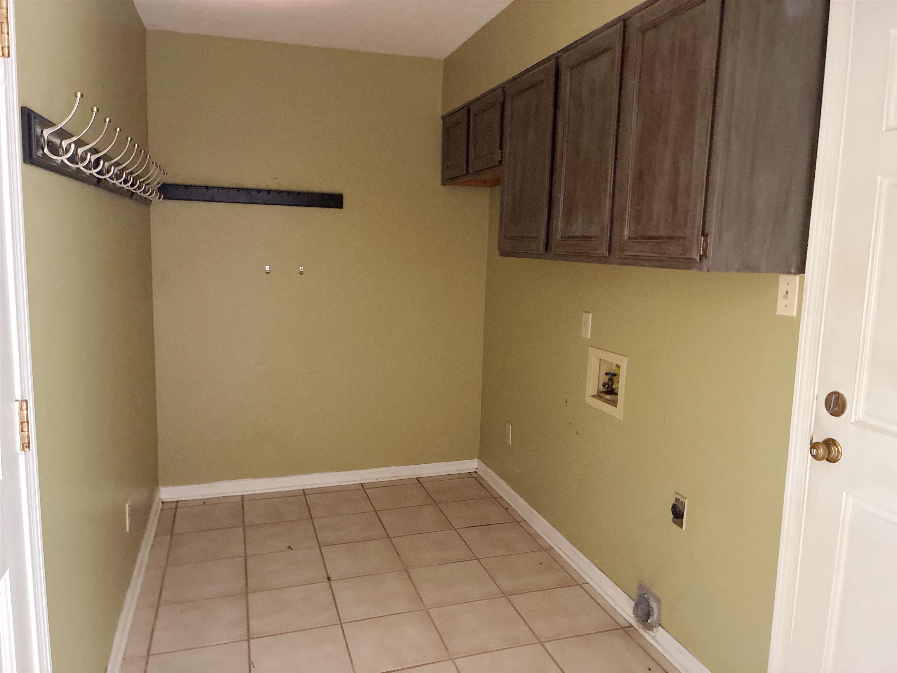 8534 Shady Trail Cv Property Photo 7