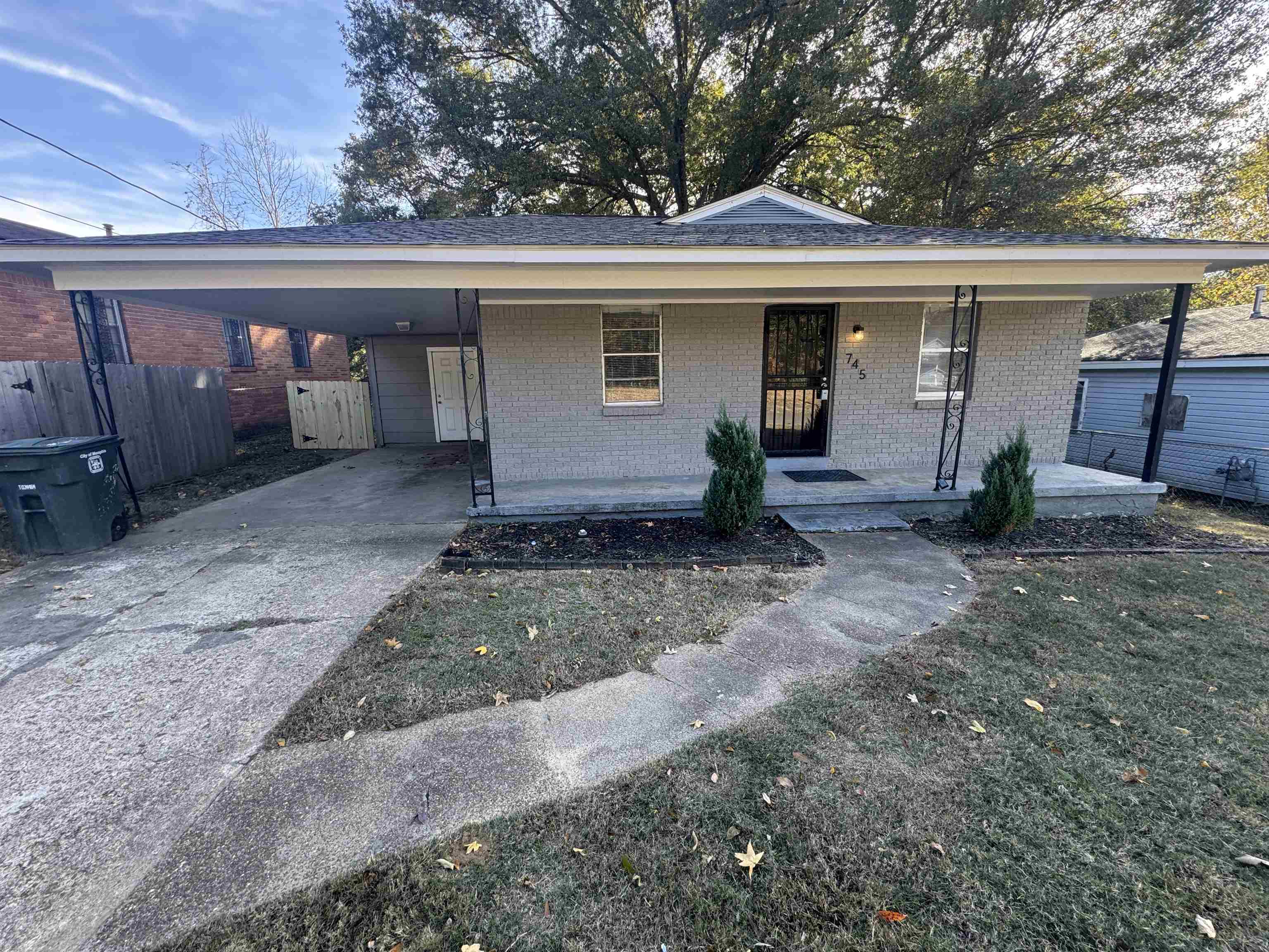 745 HARAHAN RD Property Photo 1