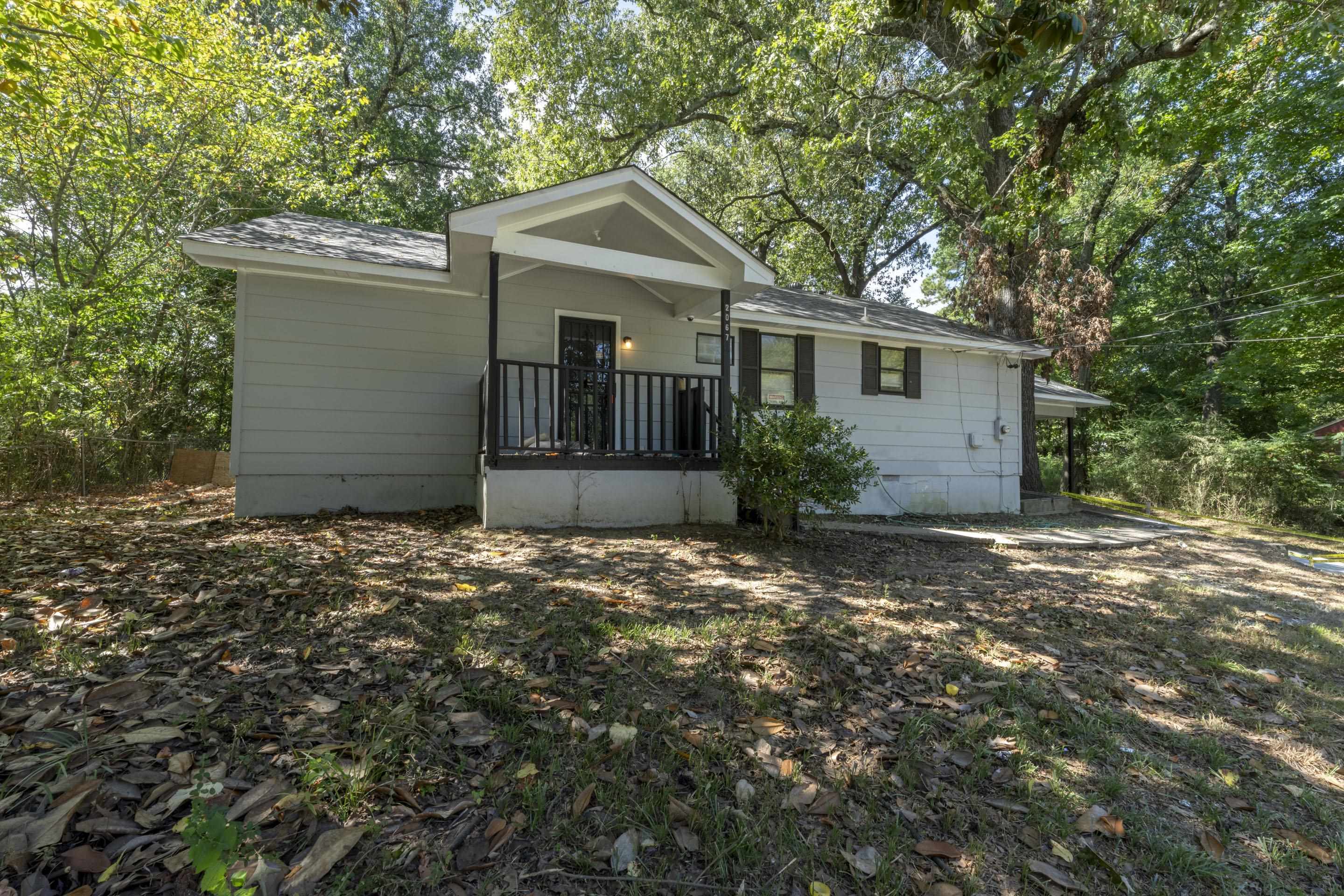 2067 Collier Dr Property Photo 1