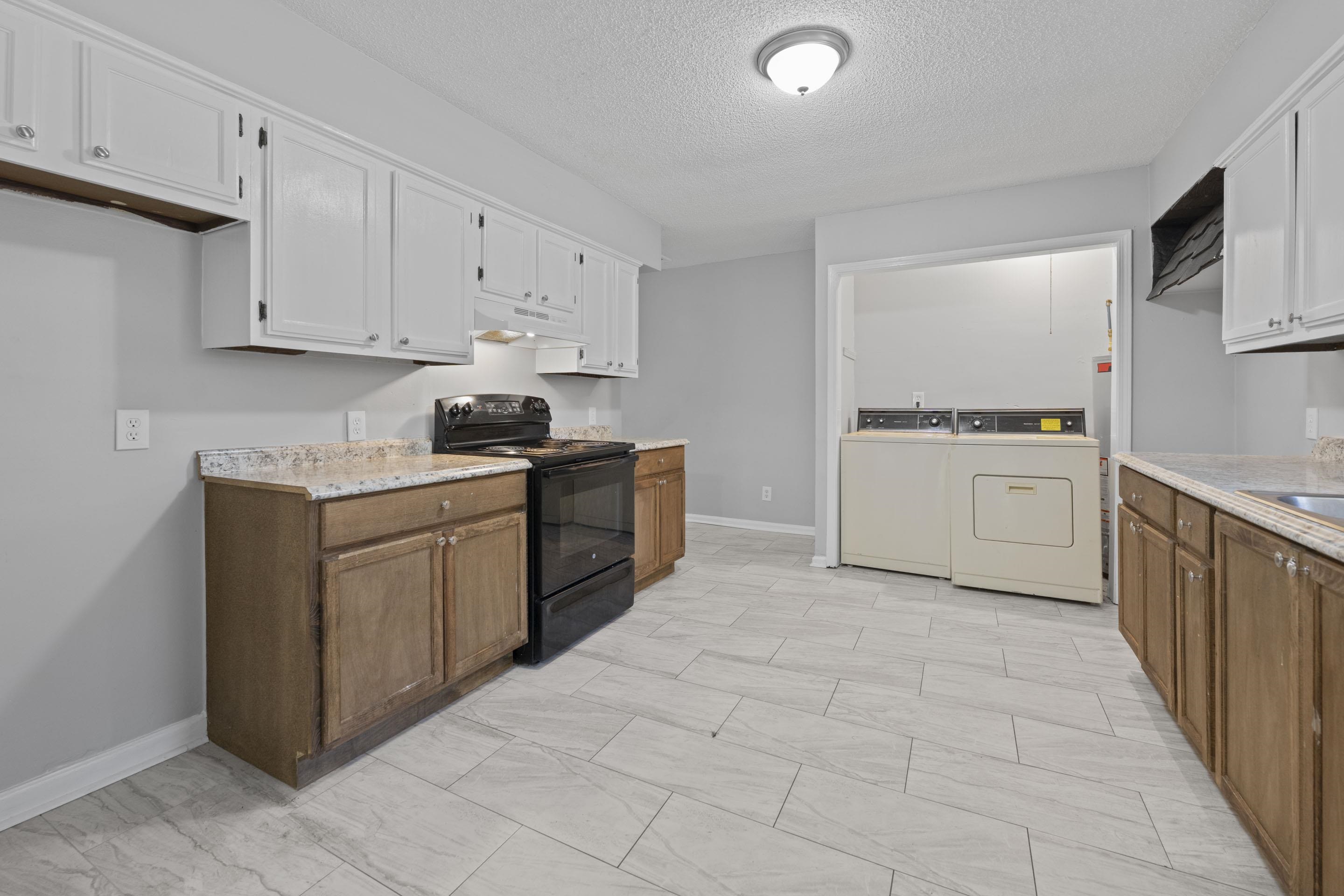 2067 Collier Dr Property Photo 2