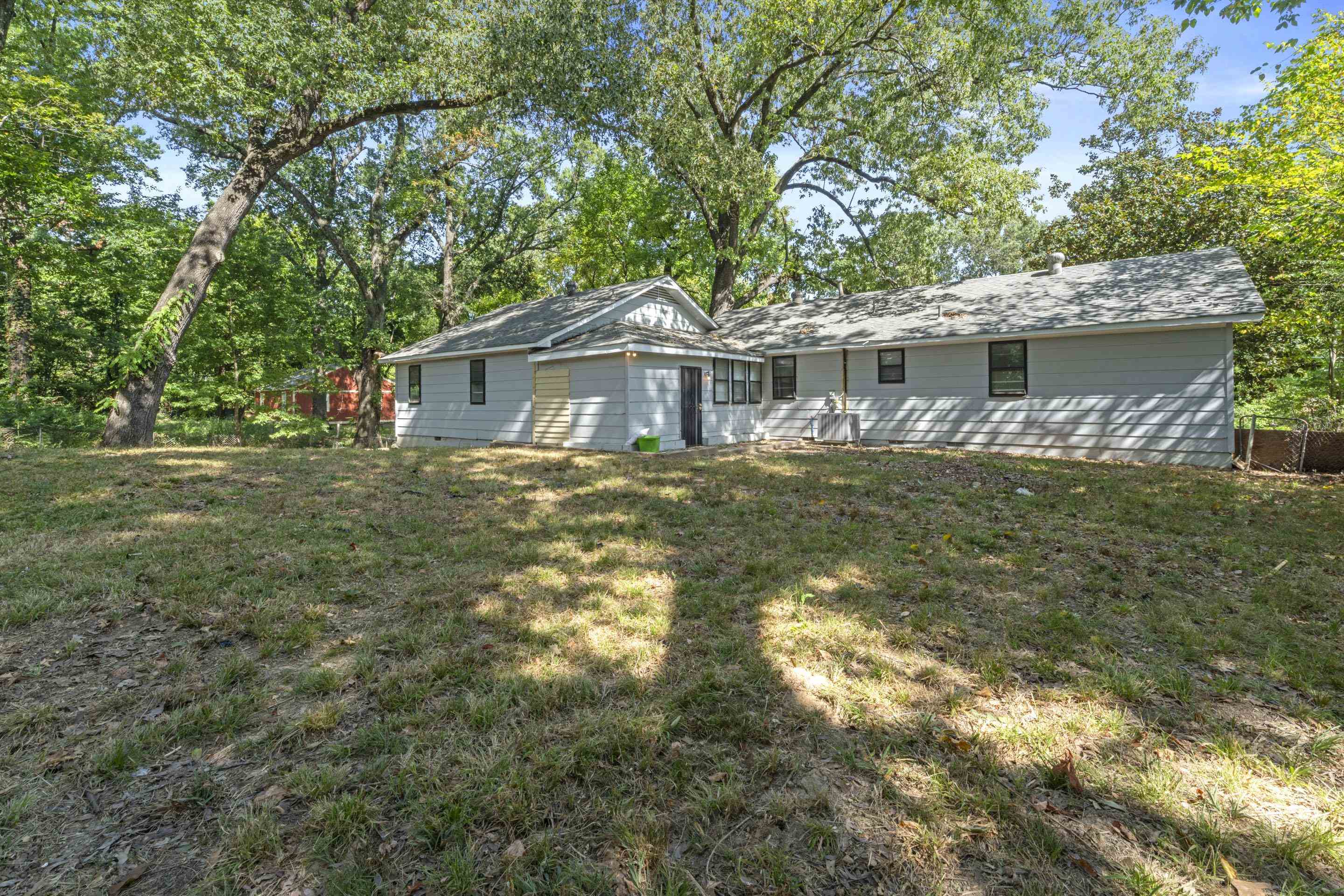 2067 Collier Dr Property Photo 5