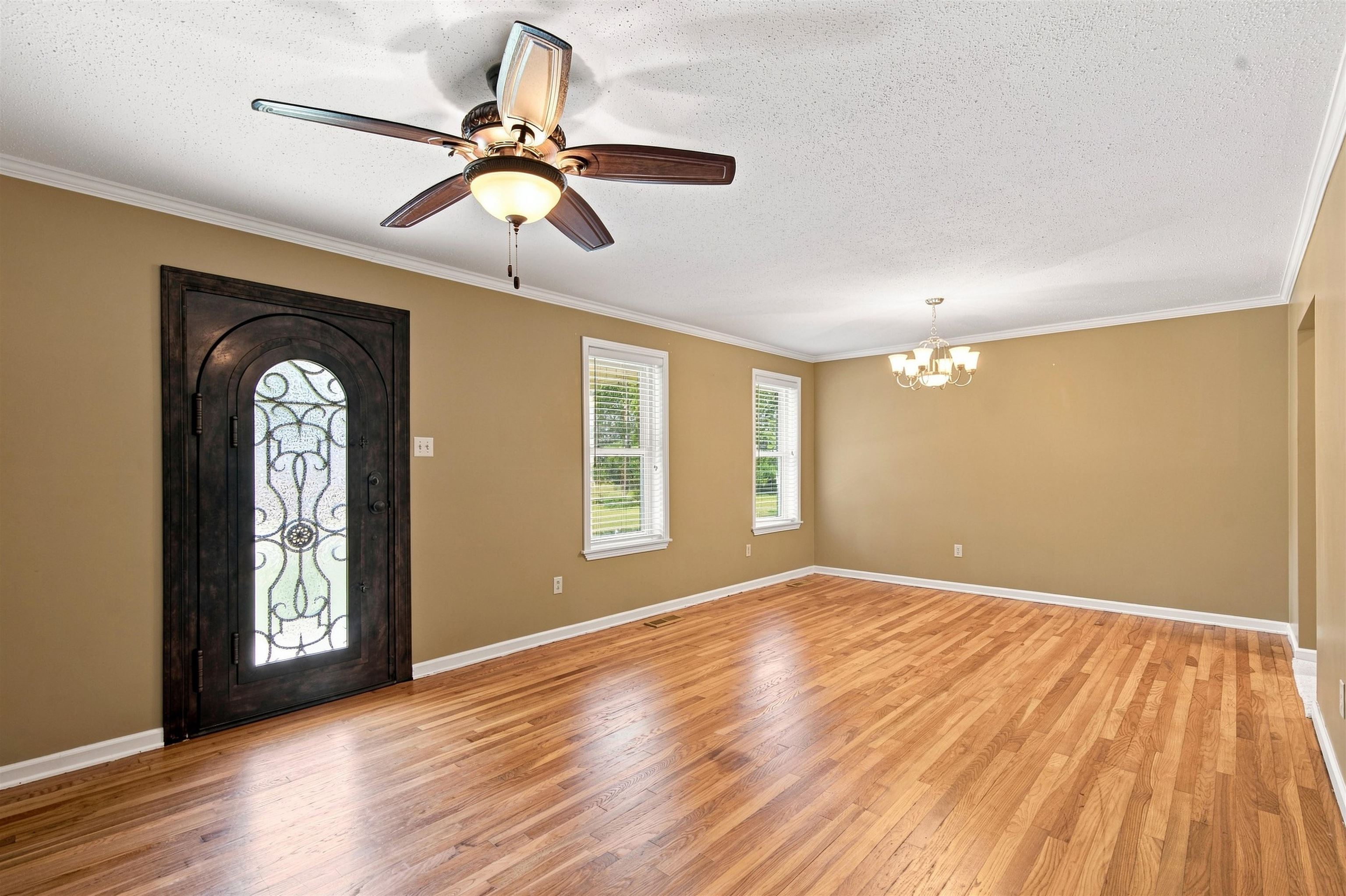 506 Charles Ave Property Photo 3
