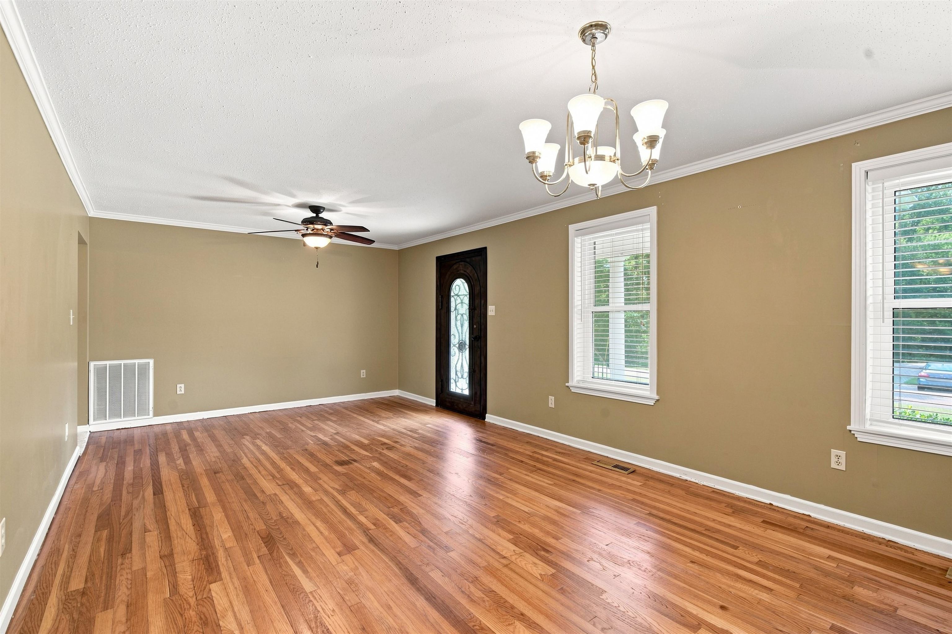 506 Charles Ave Property Photo 4