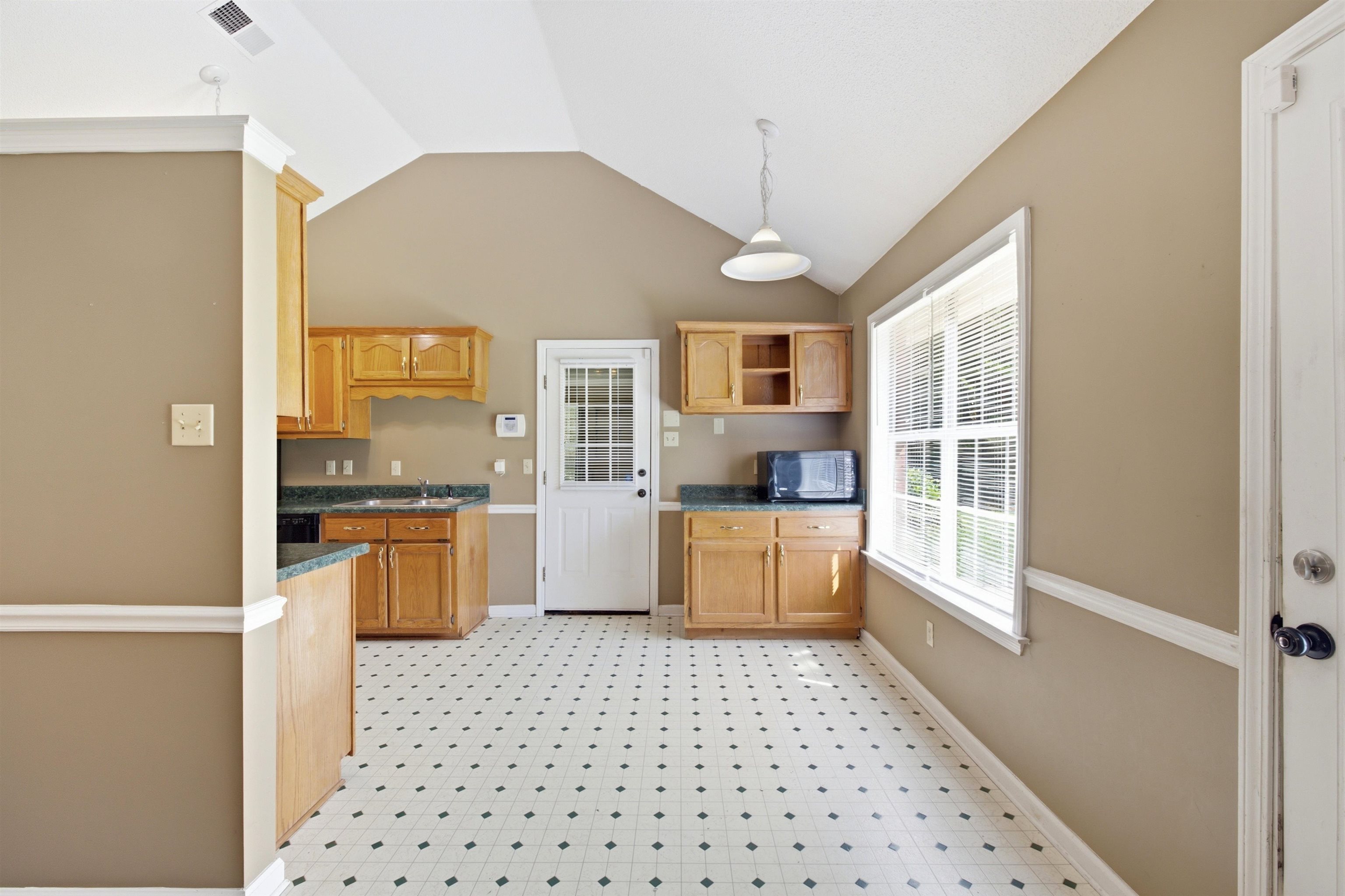 272 Wellington Way Property Photo 13