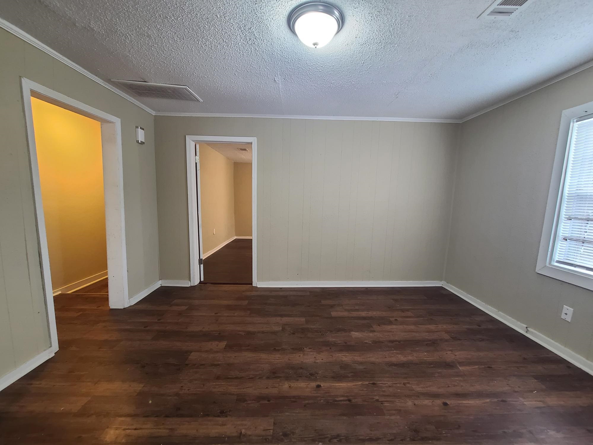 731 Flynn Rd Property Photo 3